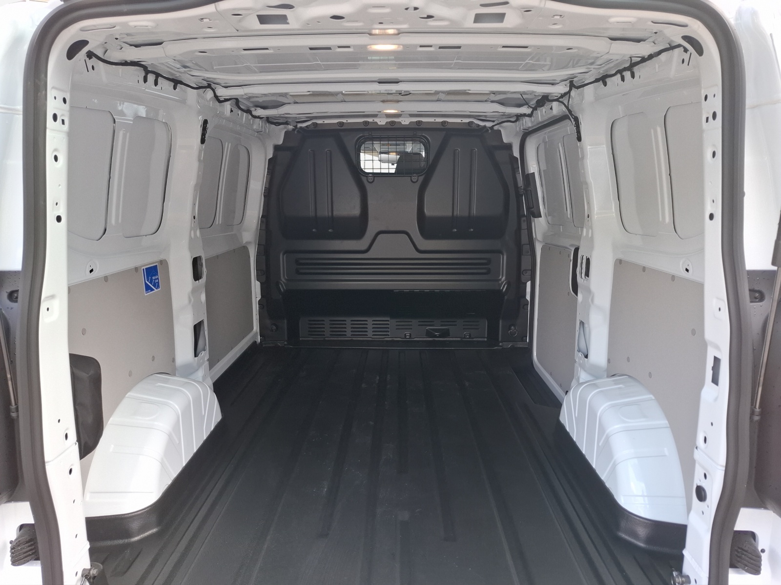 VW e-Transporter 70 kWh-image-12