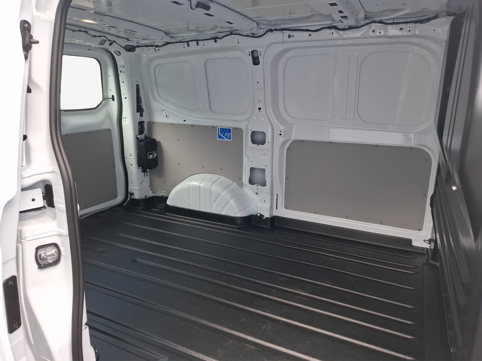 VW e-Transporter 70 kWh-image-11