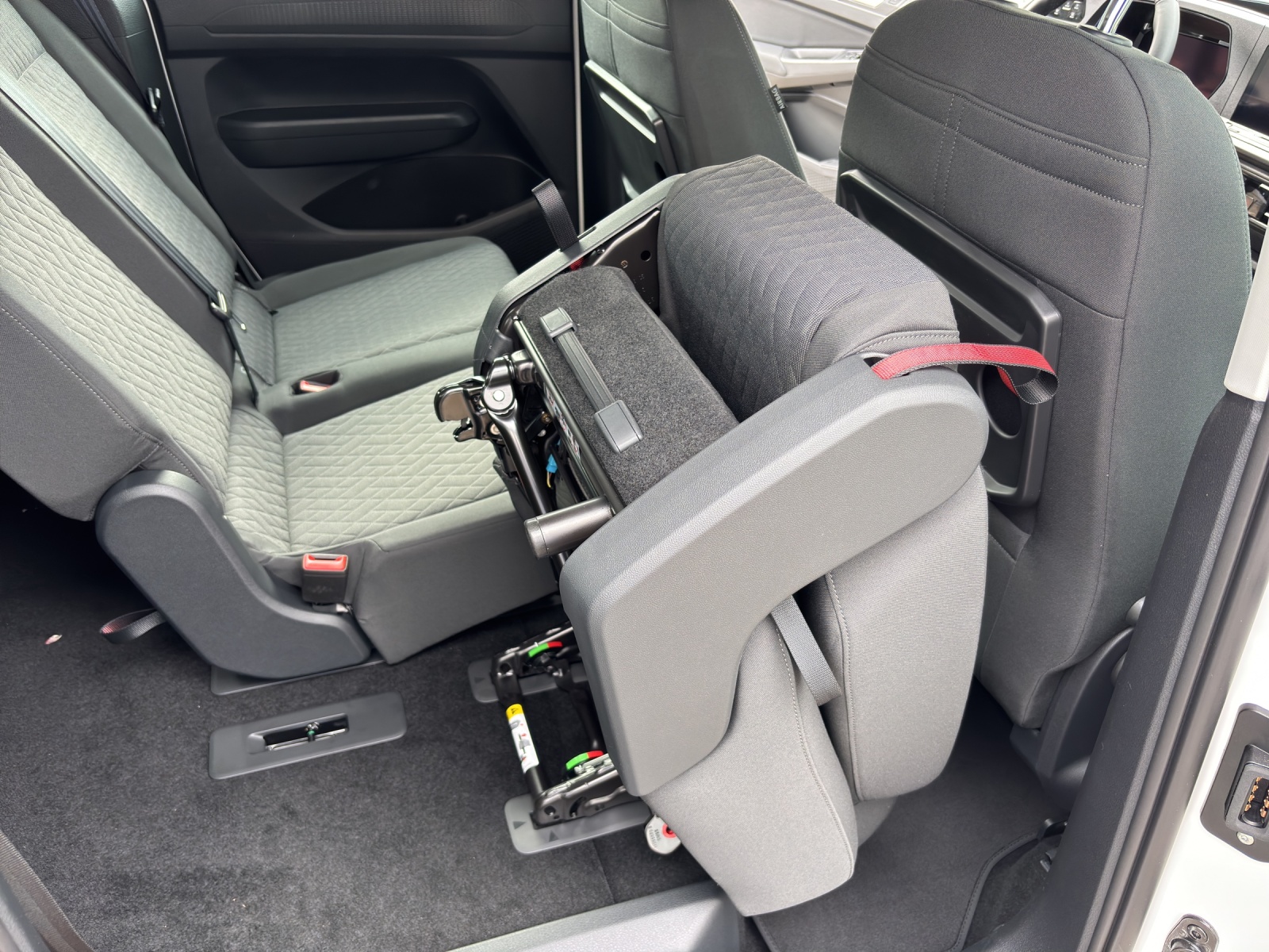 VW Caddy 1.5 TSI Life DSG-image-14