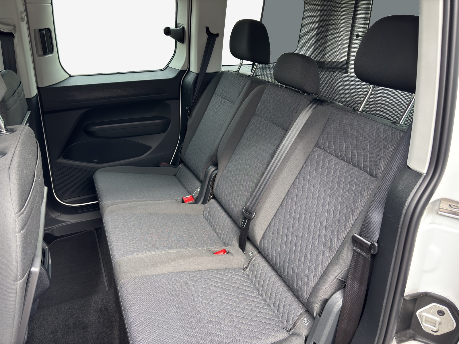 VW Caddy 1.5 TSI Life DSG-image-11