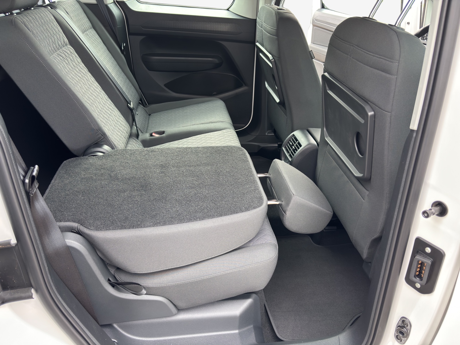 VW Caddy 1.5 TSI Life DSG-image-13