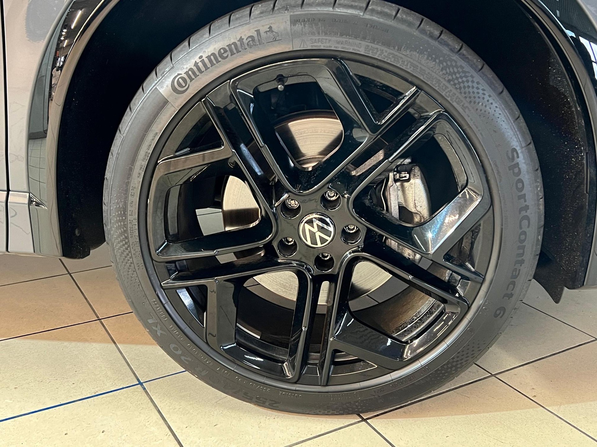 VW Tiguan 2.0 TSI DSG R-Line 4Motion-image-4