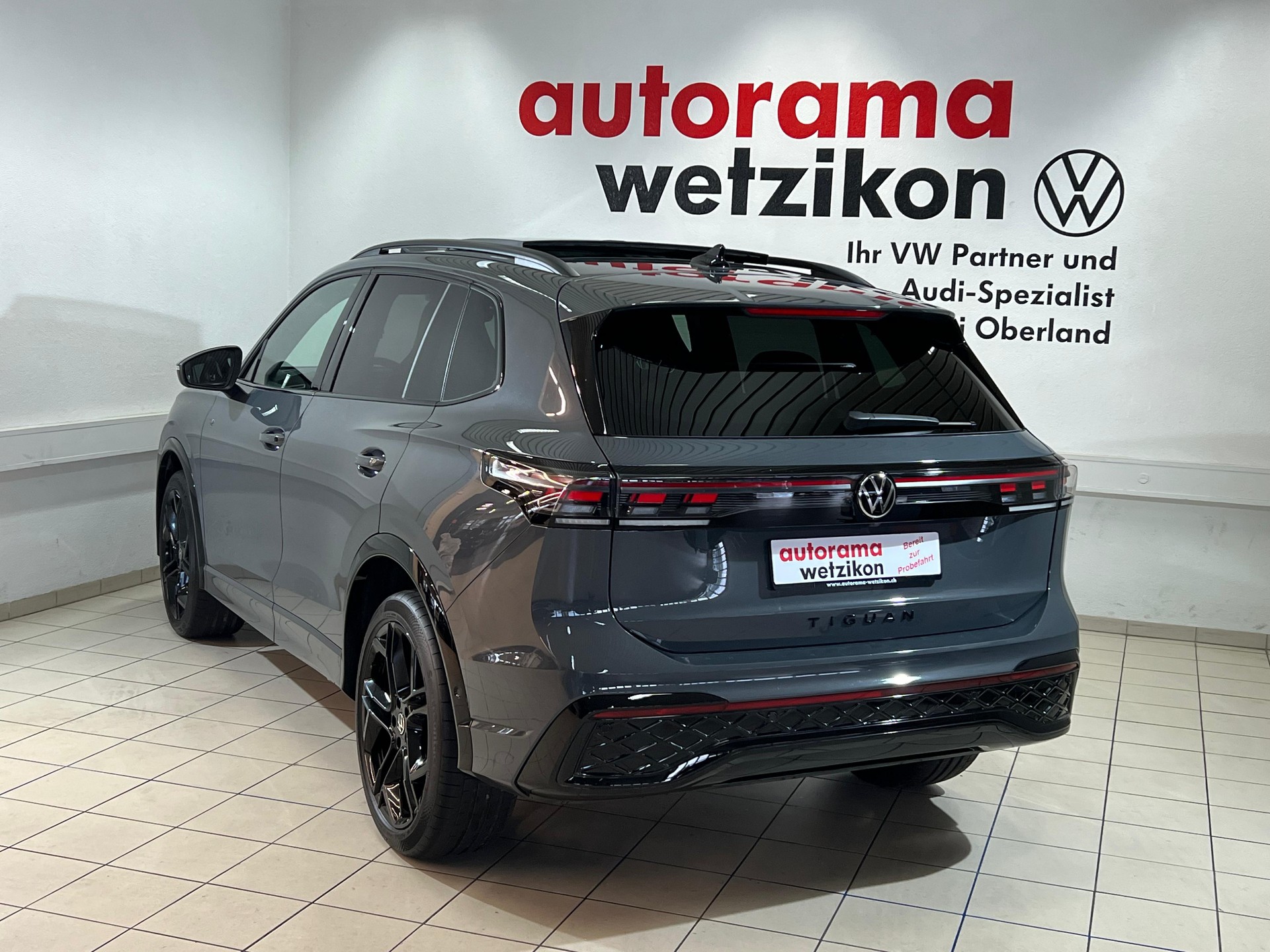 VW Tiguan 2.0 TSI DSG R-Line 4Motion-image-3