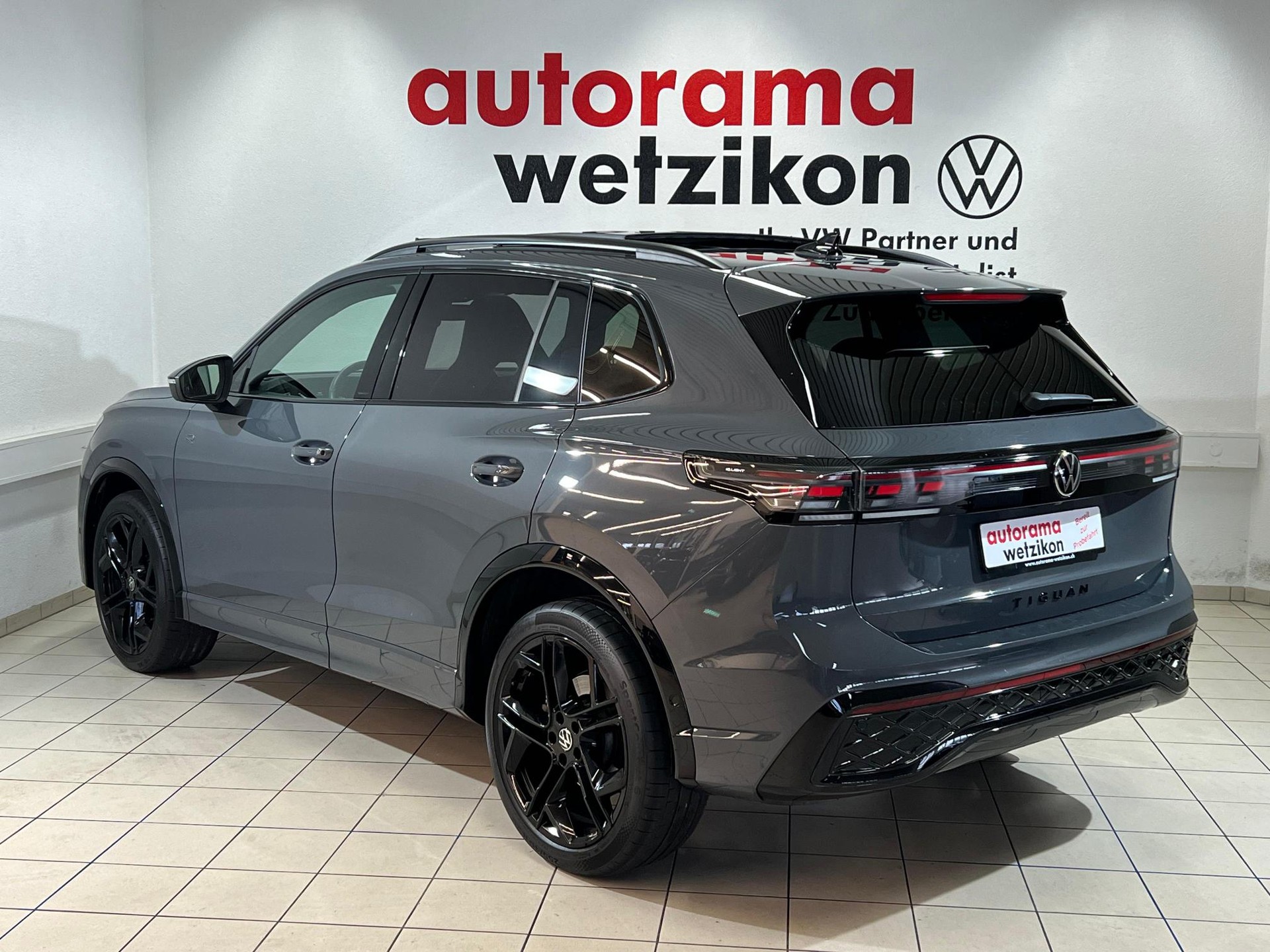 VW Tiguan 2.0 TSI DSG R-Line 4Motion-image-2