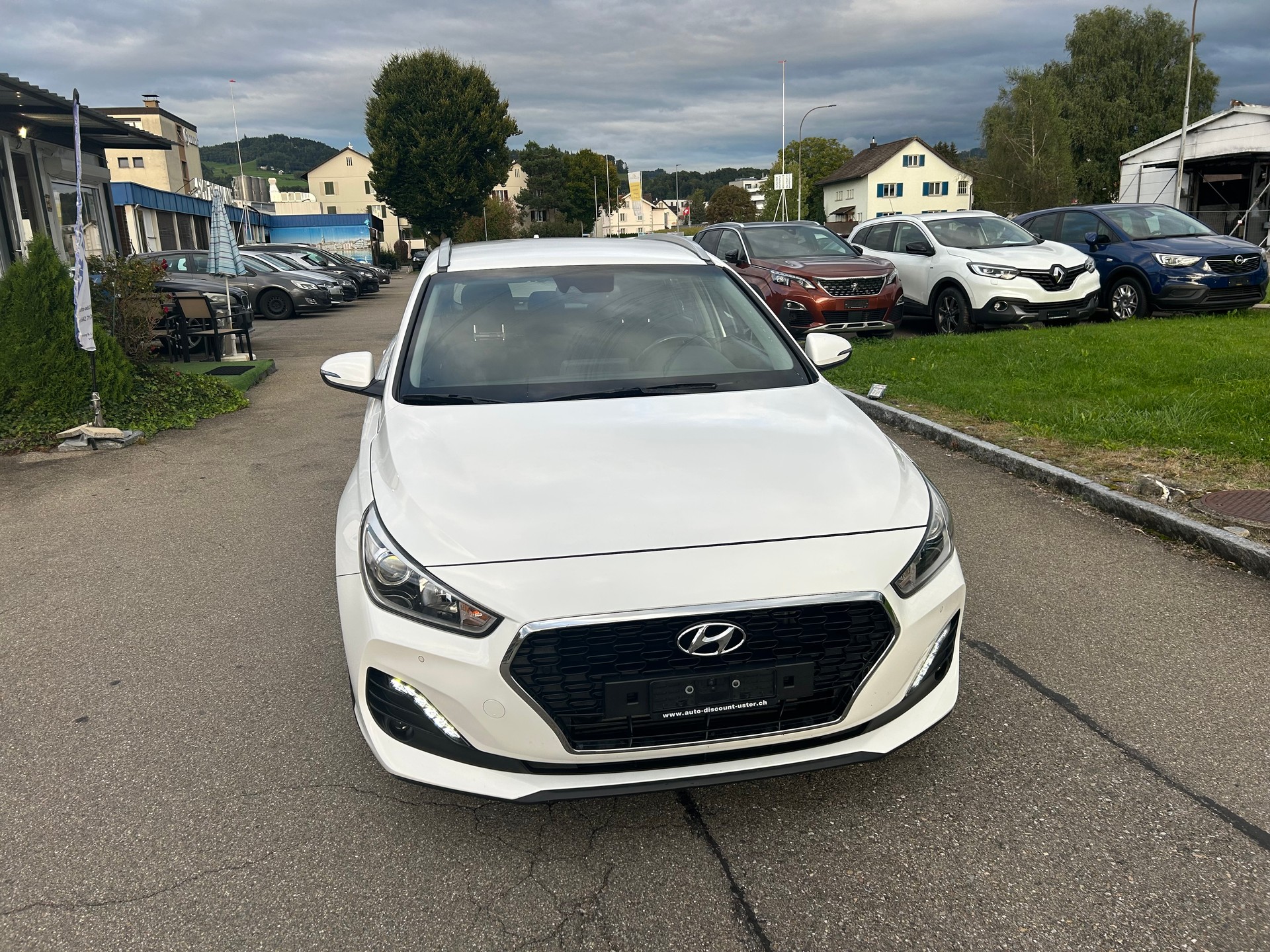 HYUNDAI i30-image-12