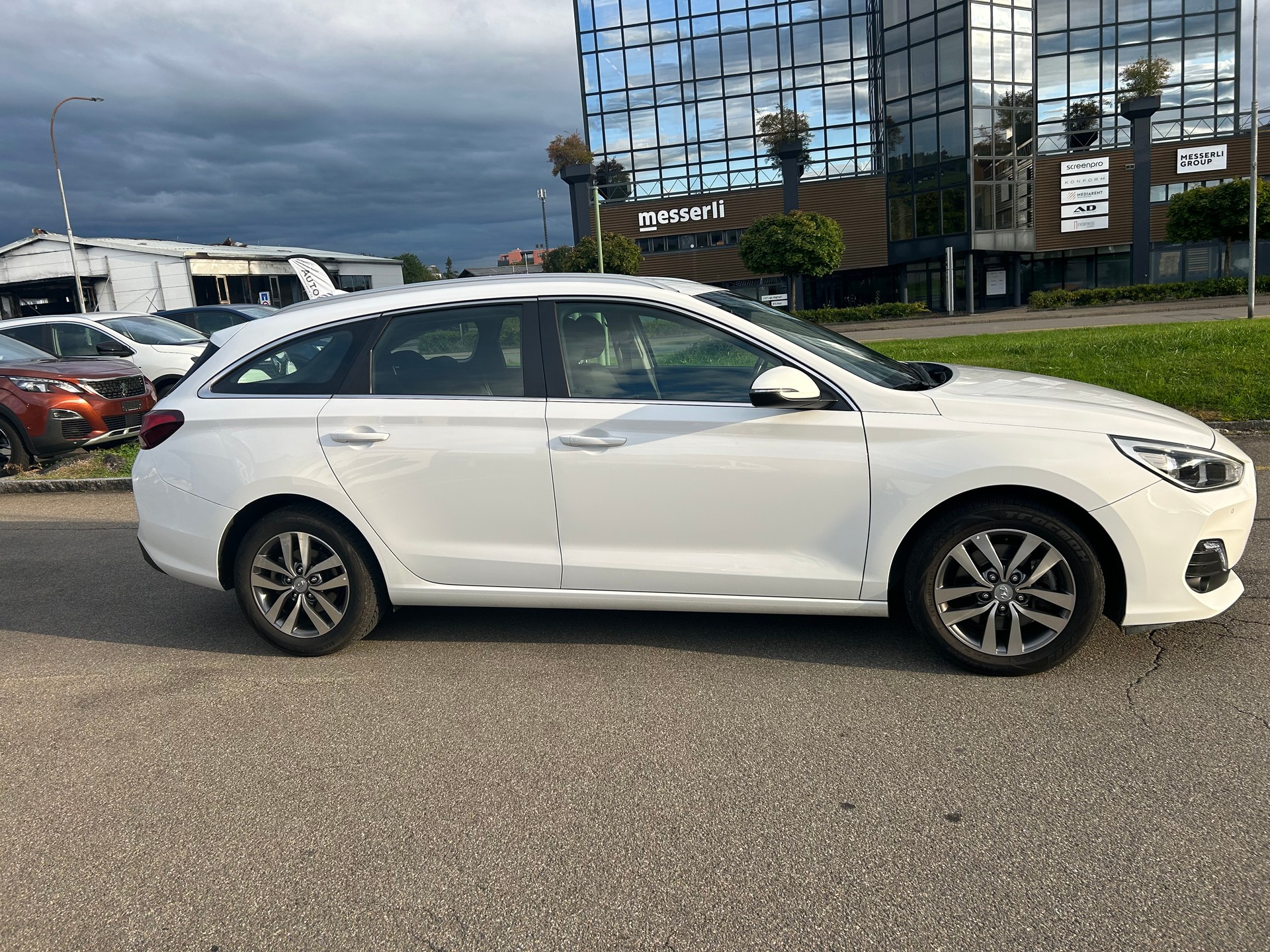 HYUNDAI i30-image-2