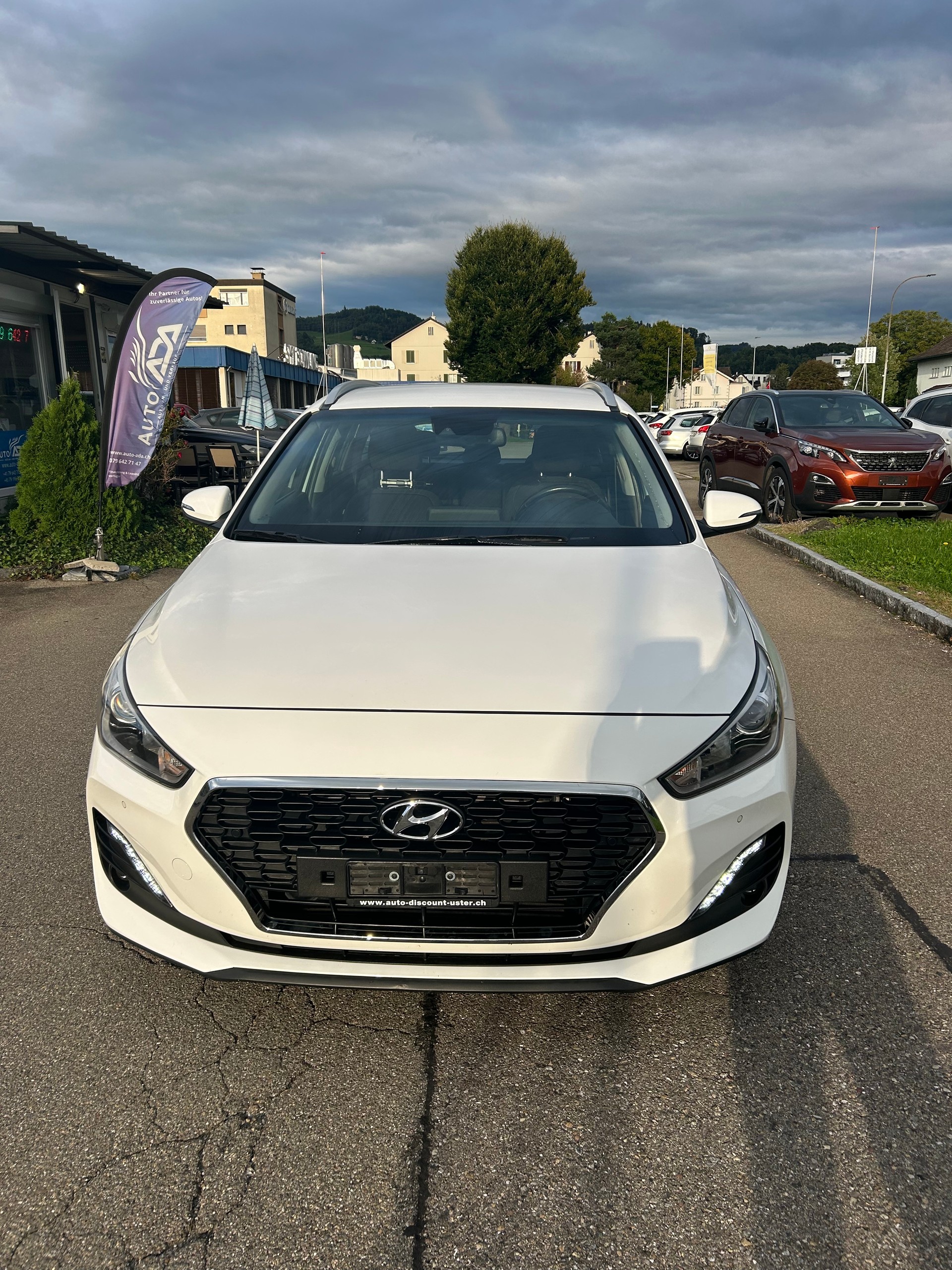 HYUNDAI i30-image-0