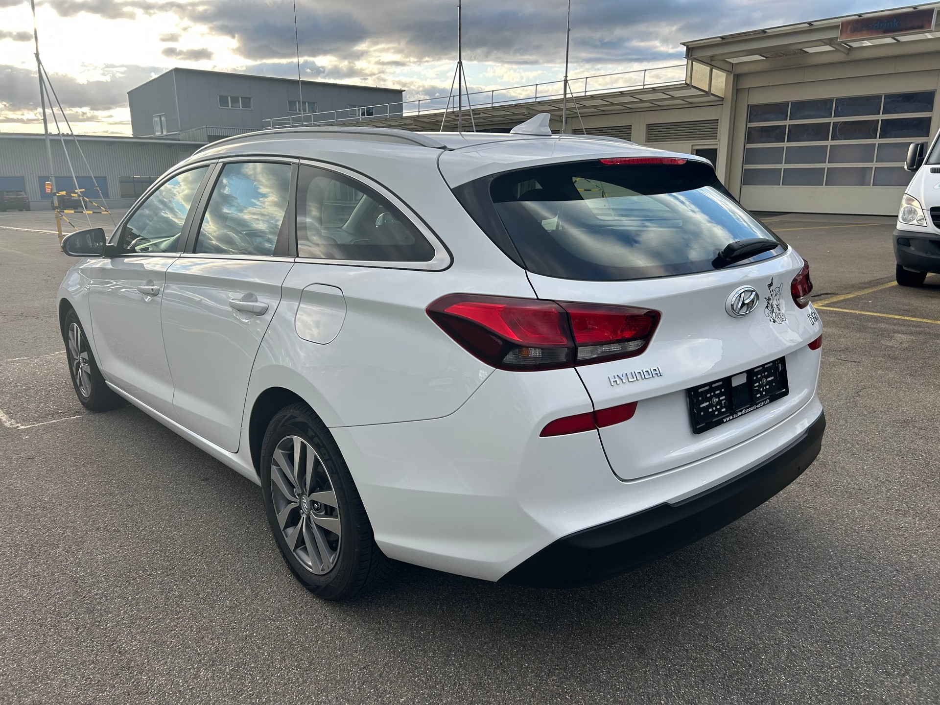 HYUNDAI i30-image-7