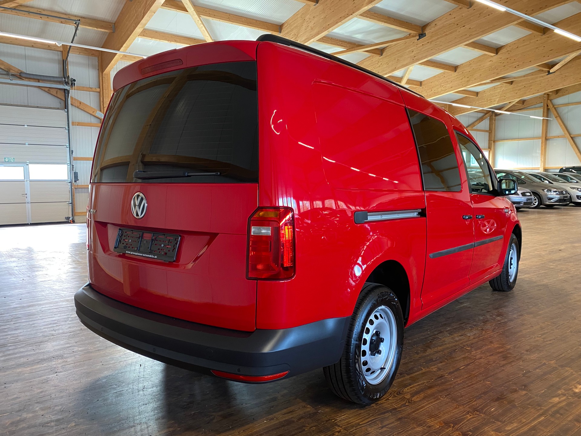VW Caddy Maxi 2.0TDI BlueMotion Technology-image-4