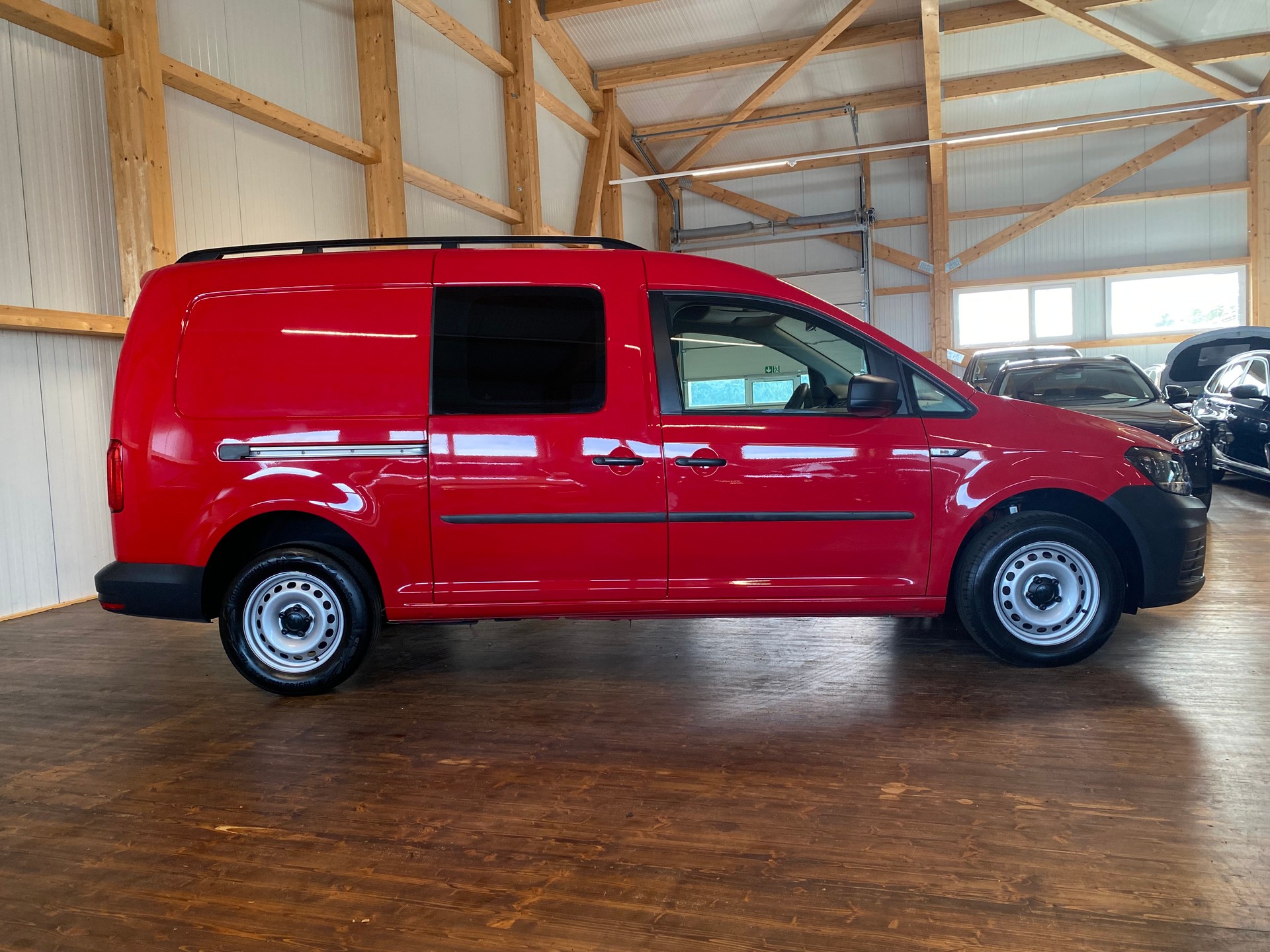 VW Caddy Maxi 2.0TDI BlueMotion Technology-showroom-element-3