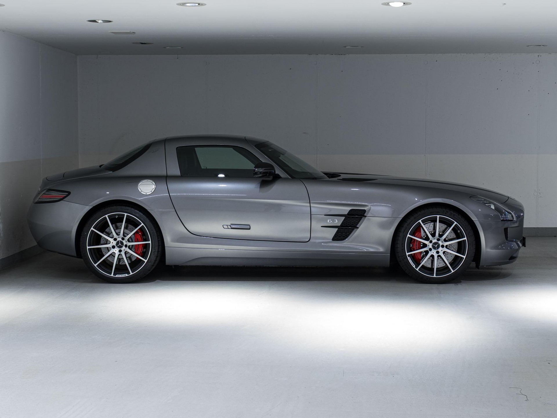 MERCEDES-BENZ SLS 63 AMG GT-image-1