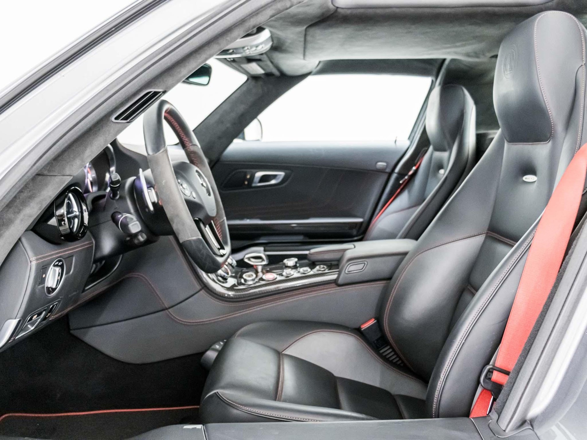 MERCEDES-BENZ SLS 63 AMG GT-image-6