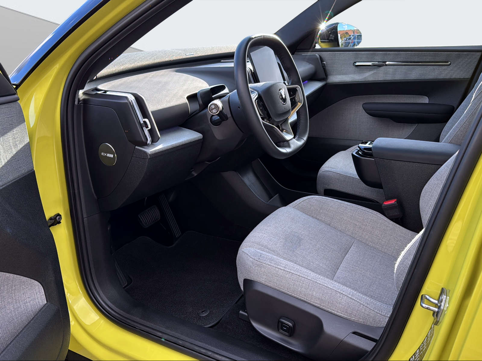 VOLVO EX 30 E60 Ultra-image-9