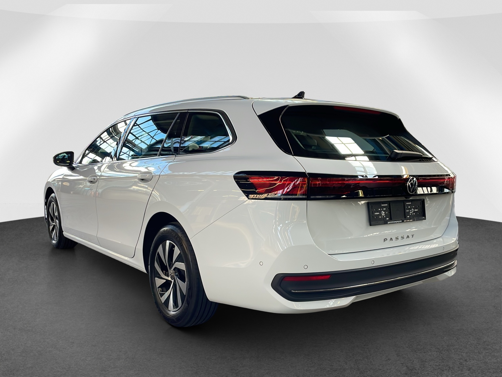 VW Passat Variant 2.0 TDI Business DSG-image-3
