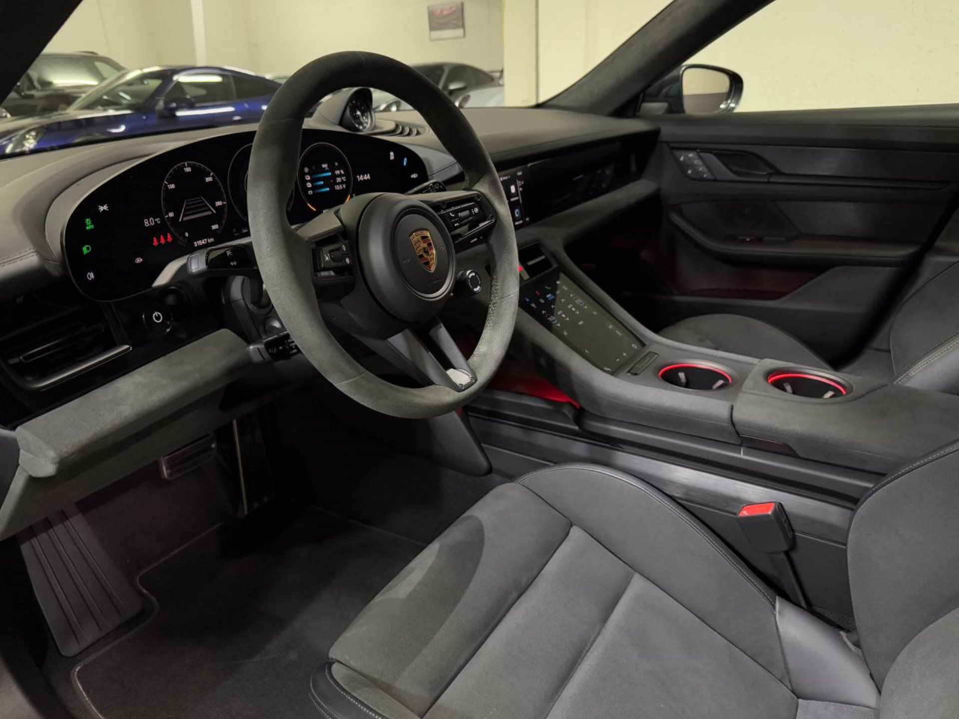 PORSCHE Taycan GTS Sport Turismo (MY23)-image-3