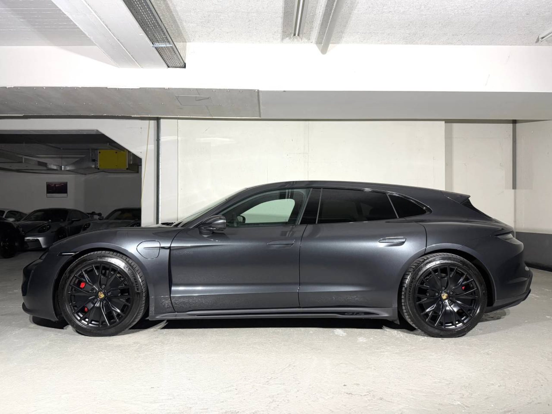 PORSCHE Taycan GTS Sport Turismo (MY23)-image-1