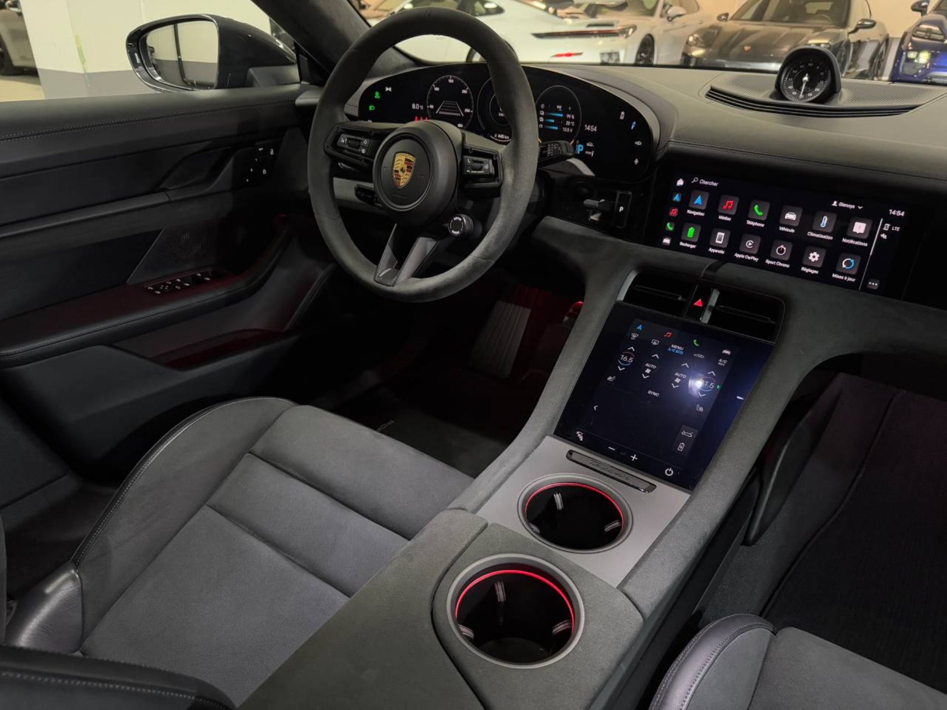 PORSCHE Taycan GTS Sport Turismo (MY23)-image-14