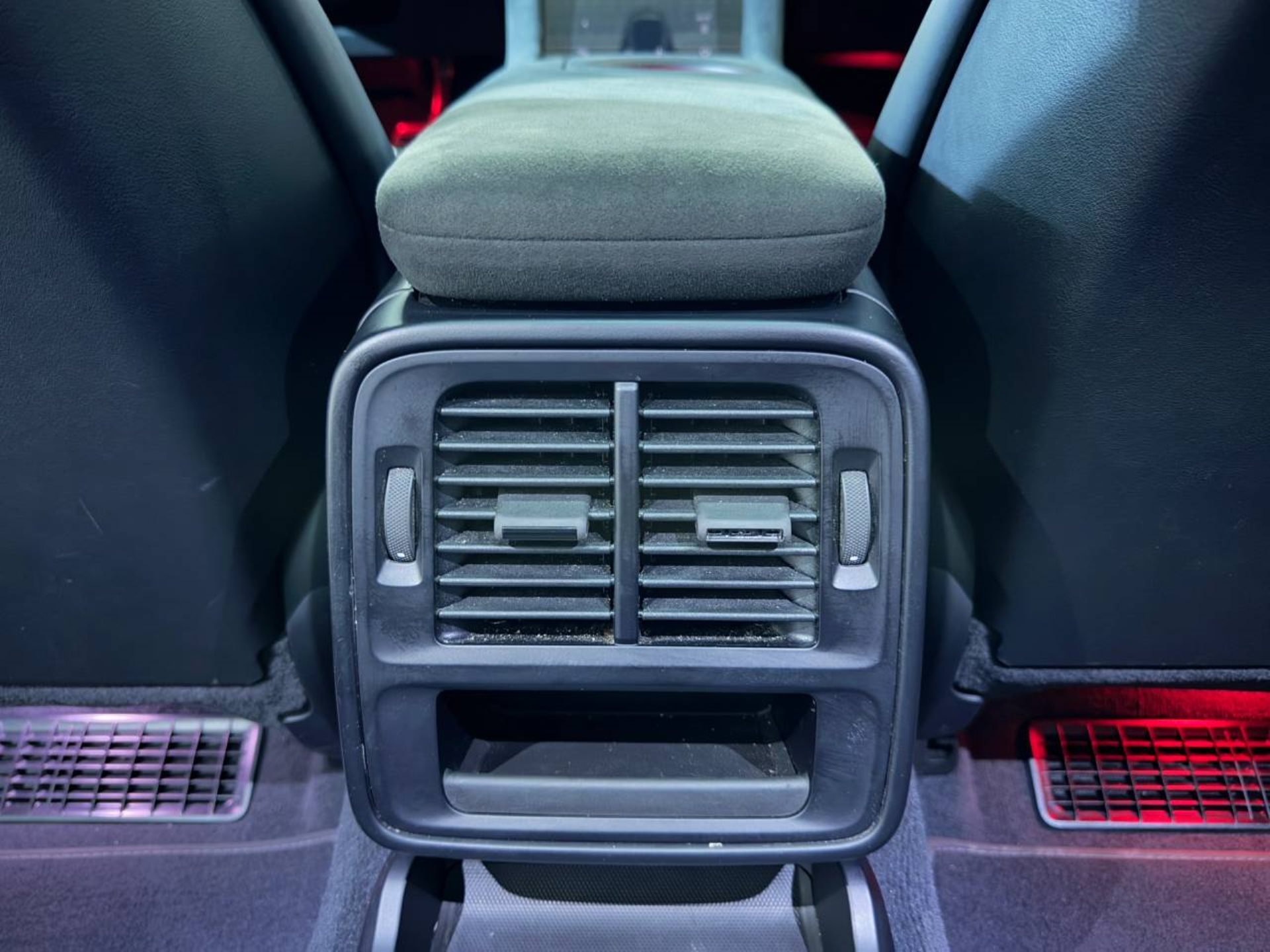 PORSCHE Taycan GTS Sport Turismo (MY23)-image-19