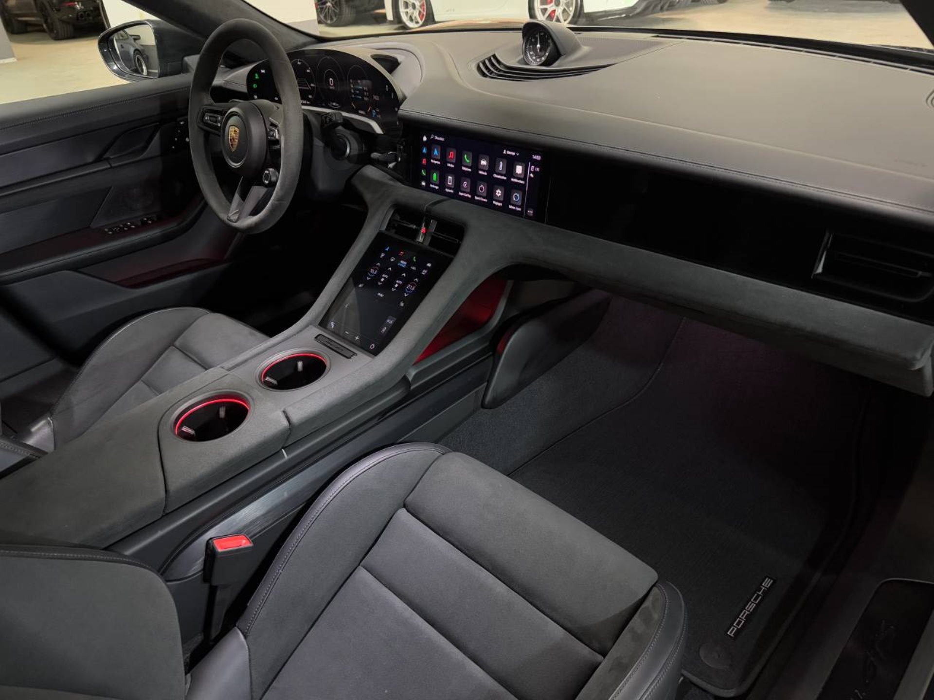 PORSCHE Taycan GTS Sport Turismo (MY23)-image-15