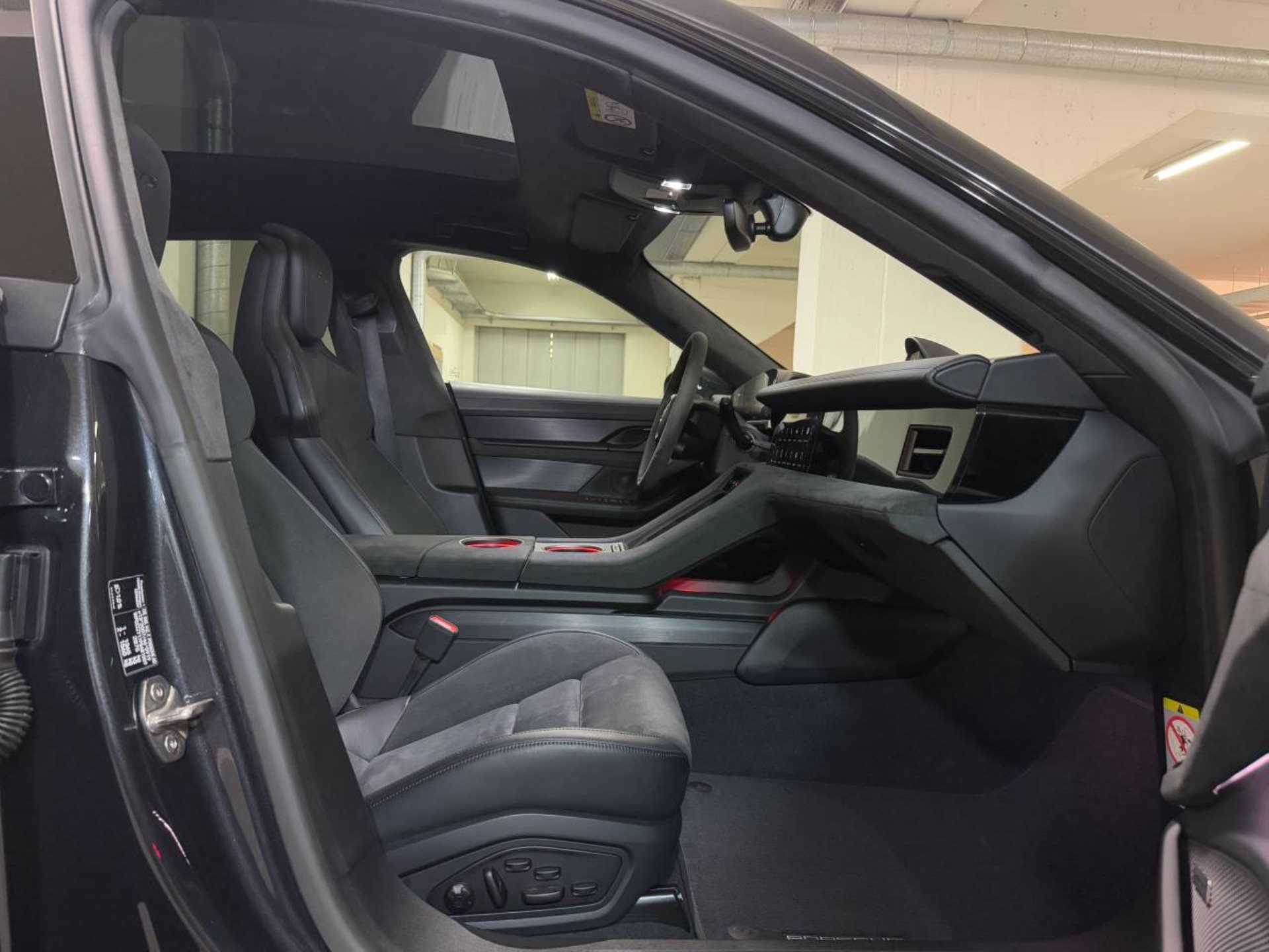 PORSCHE Taycan GTS Sport Turismo (MY23)-image-17