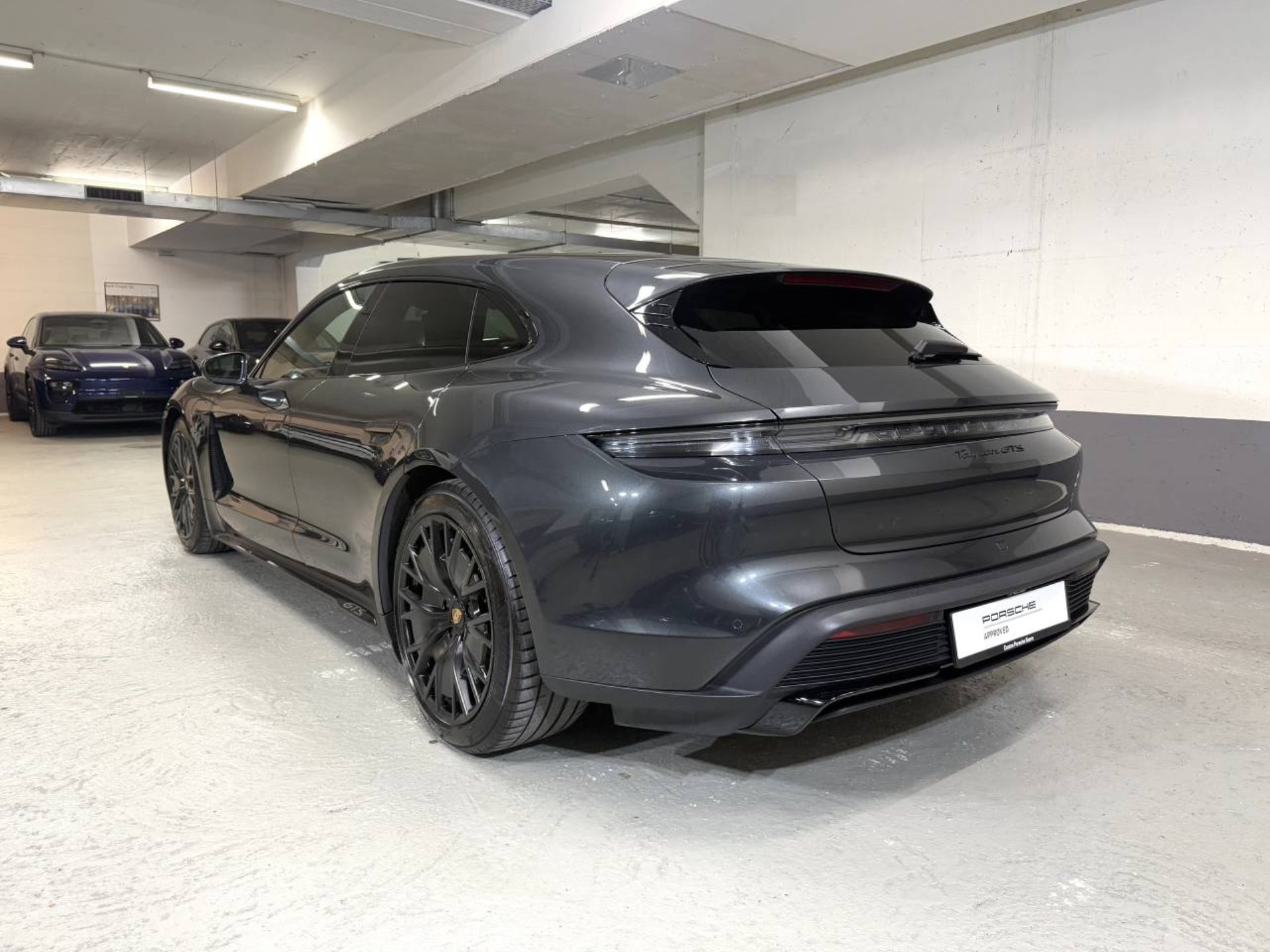 PORSCHE Taycan GTS Sport Turismo (MY23)-image-2