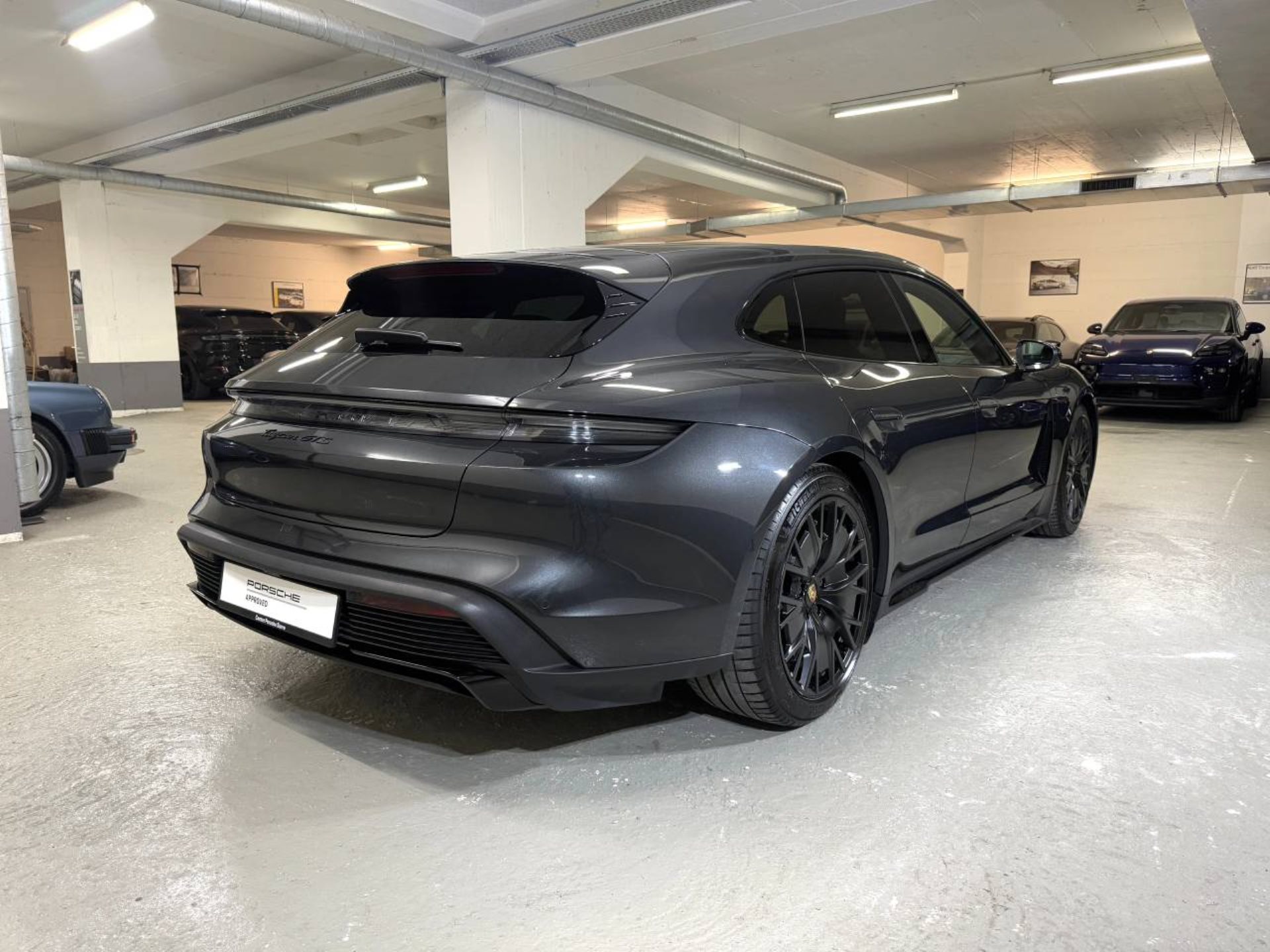 PORSCHE Taycan GTS Sport Turismo (MY23)-image-6