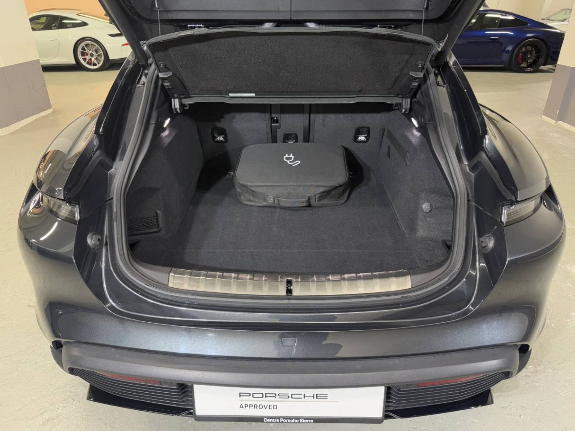 PORSCHE Taycan GTS Sport Turismo (MY23)-image-21