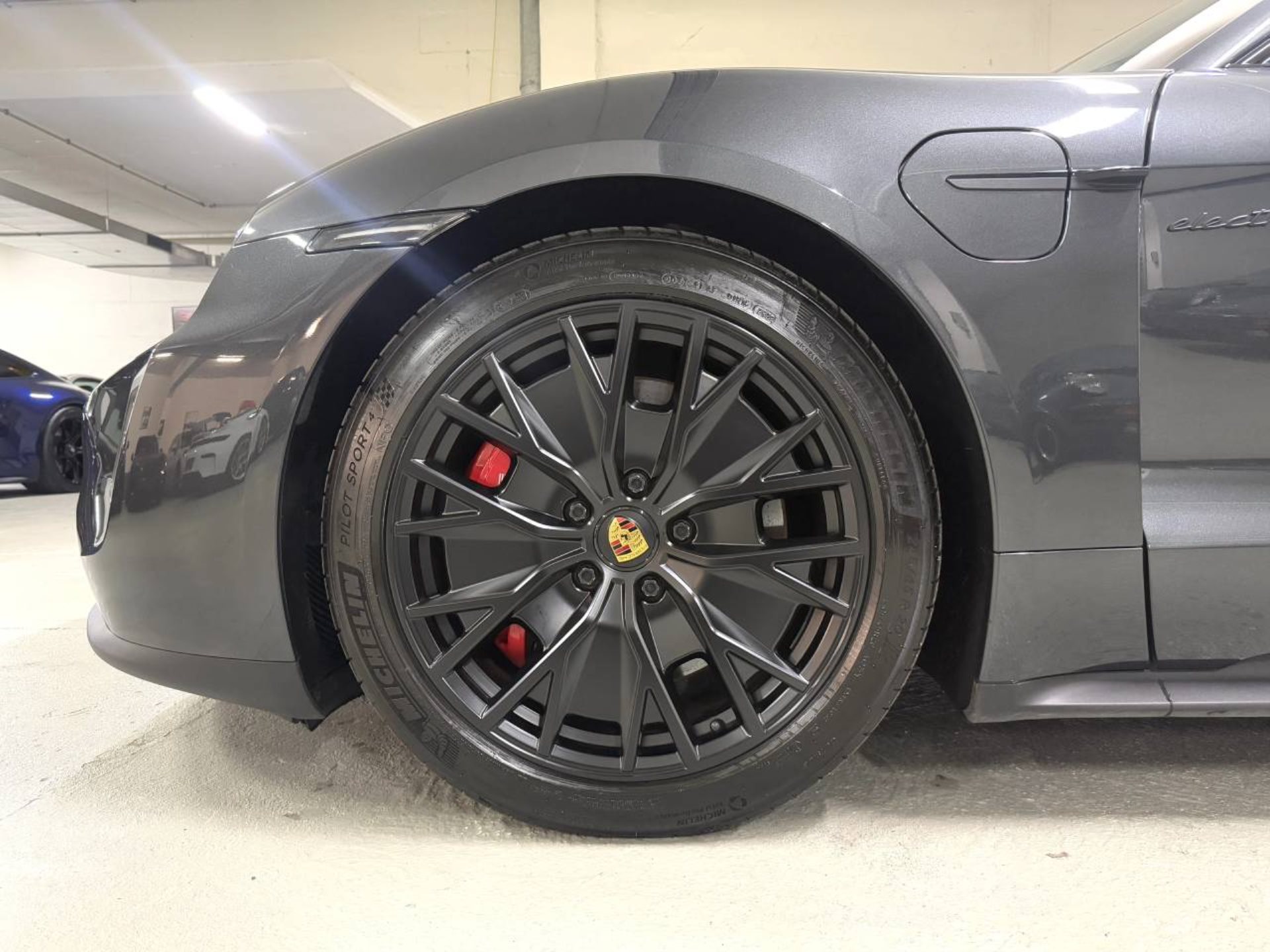 PORSCHE Taycan GTS Sport Turismo (MY23)-image-9