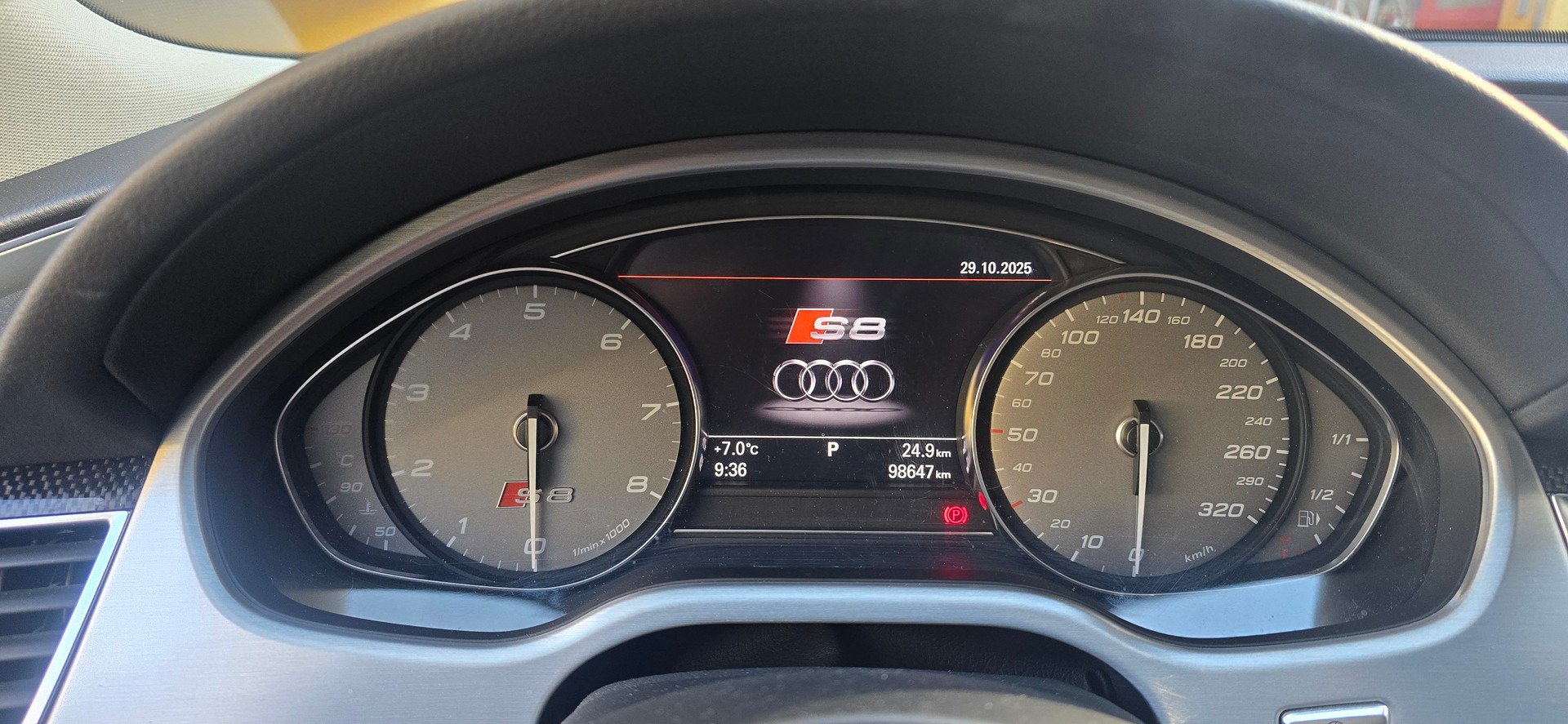 AUDI S8 4.0 TFSI V8 quattro tiptronic-image-4