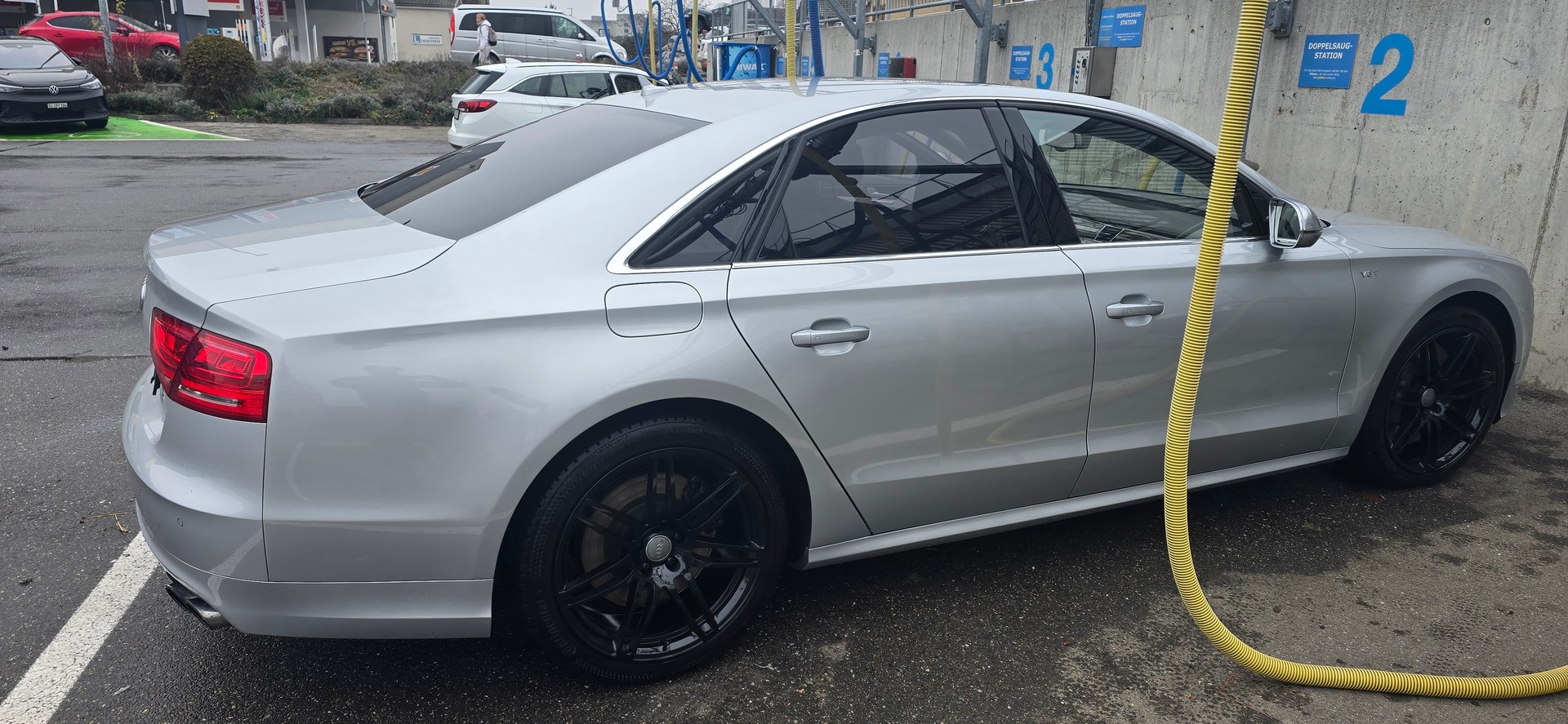 AUDI S8 4.0 TFSI V8 quattro tiptronic-image-2