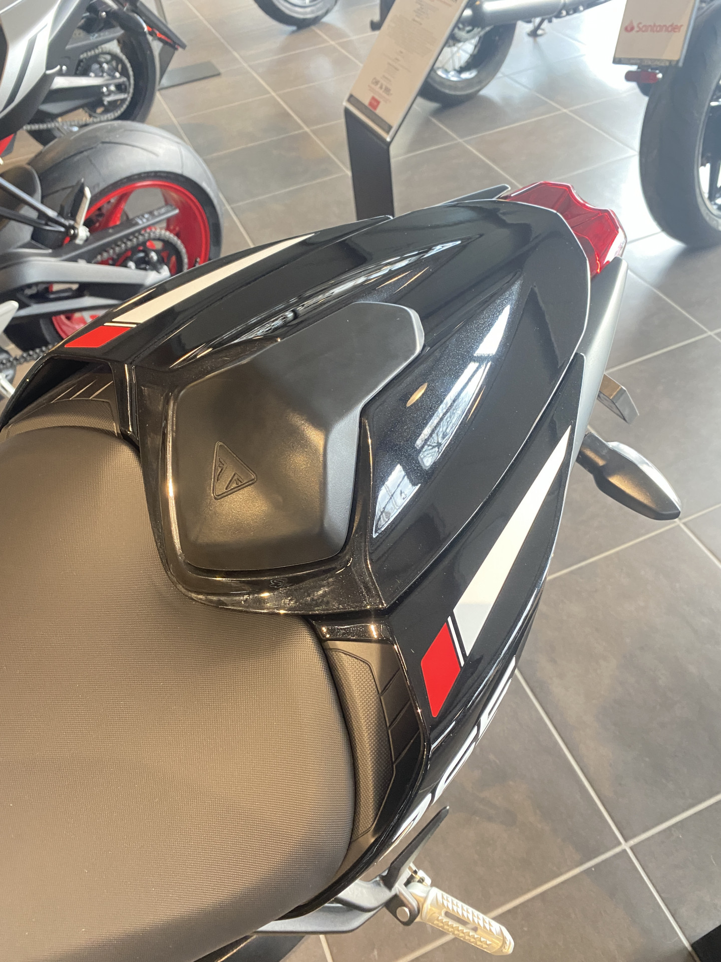 TRIUMPH Street Triple 765 R A2 (1.9 % Power Leasing - Gültig bis 31.06.2026)-image-6
