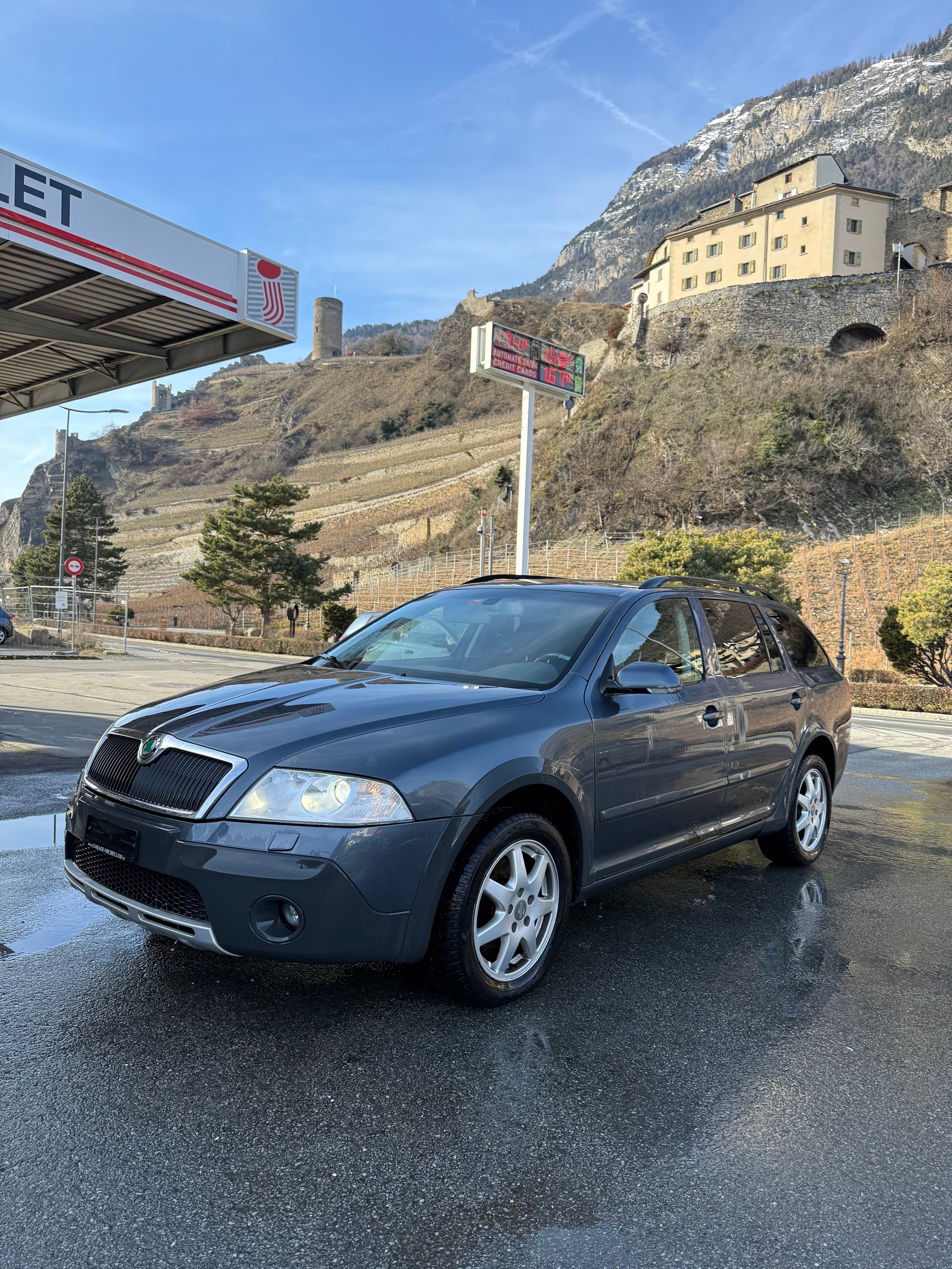SKODA Octavia Scout 2.0 TDI 4x4-image-0
