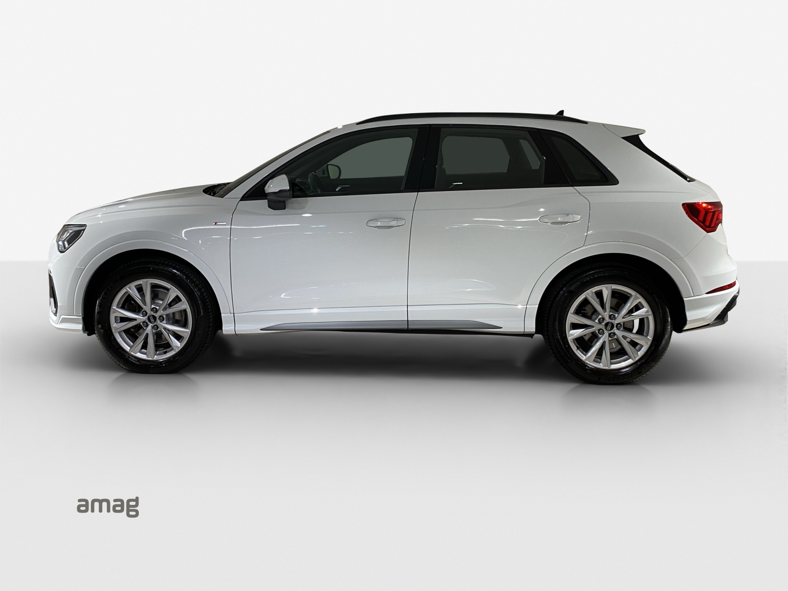 AUDI Q3 40 TDI S line Attraction quattro S-tronic-image-1