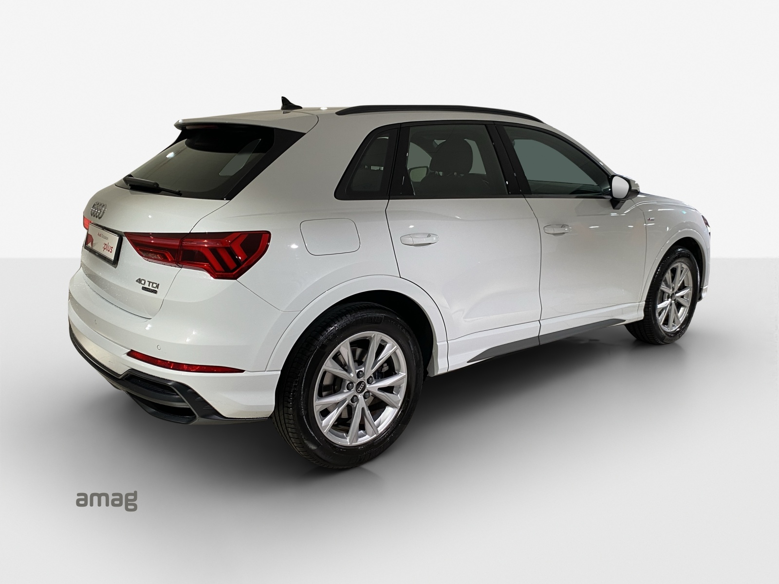 AUDI Q3 40 TDI S line Attraction quattro S-tronic-image-4
