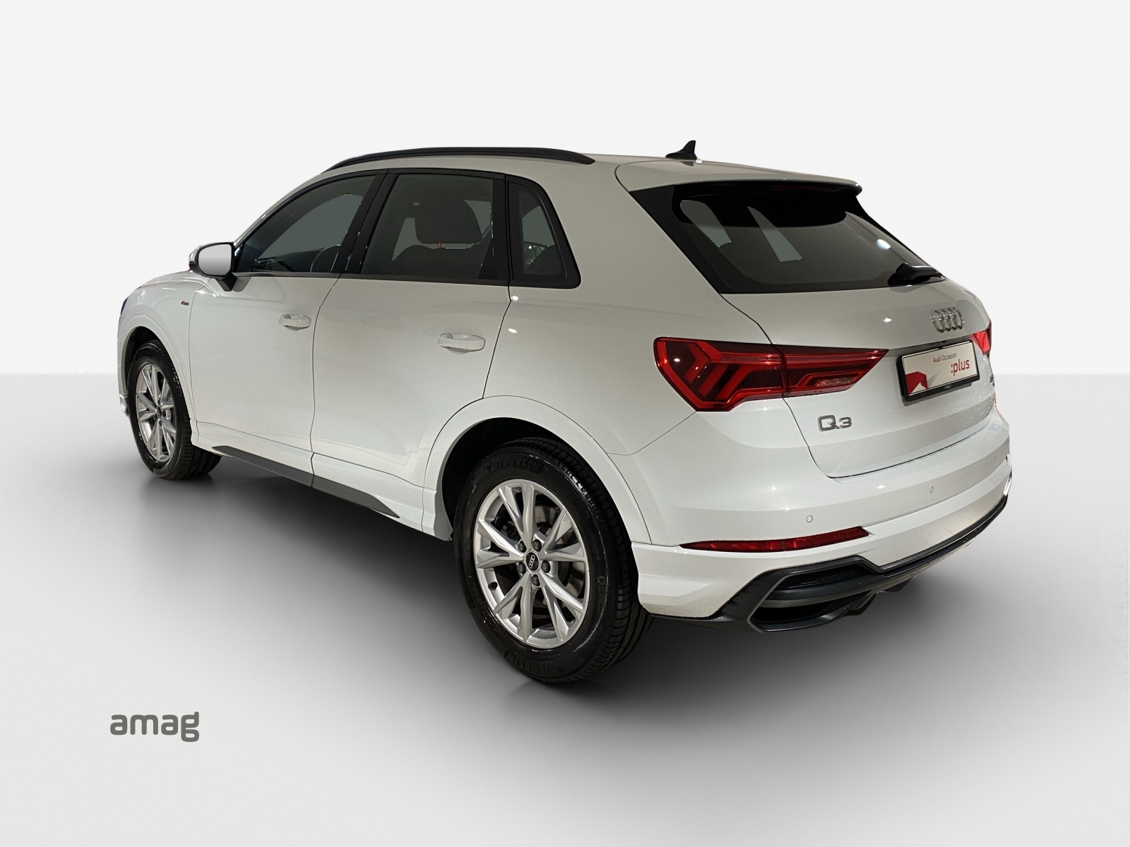 AUDI Q3 40 TDI S line Attraction quattro S-tronic-image-2