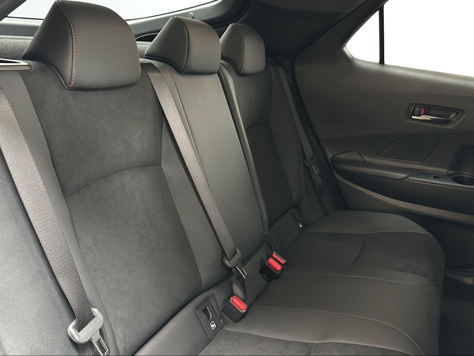 TOYOTA C-HR 2.0 PHEV GR Sport Premiere-image-13