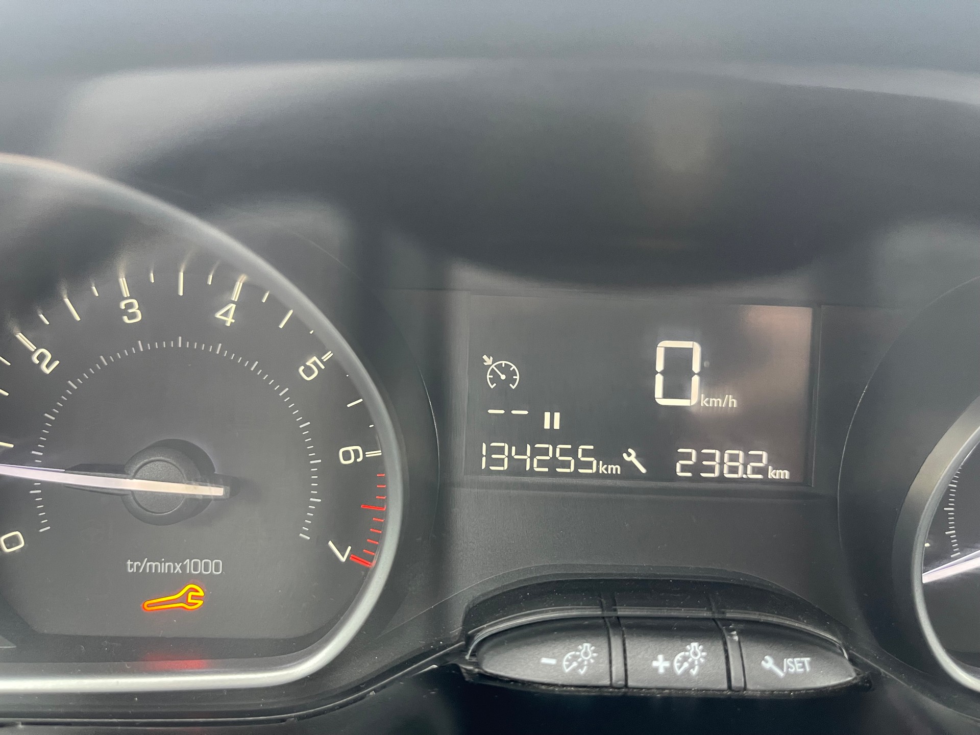 PEUGEOT 208 1.2 PureTech Active-image-8