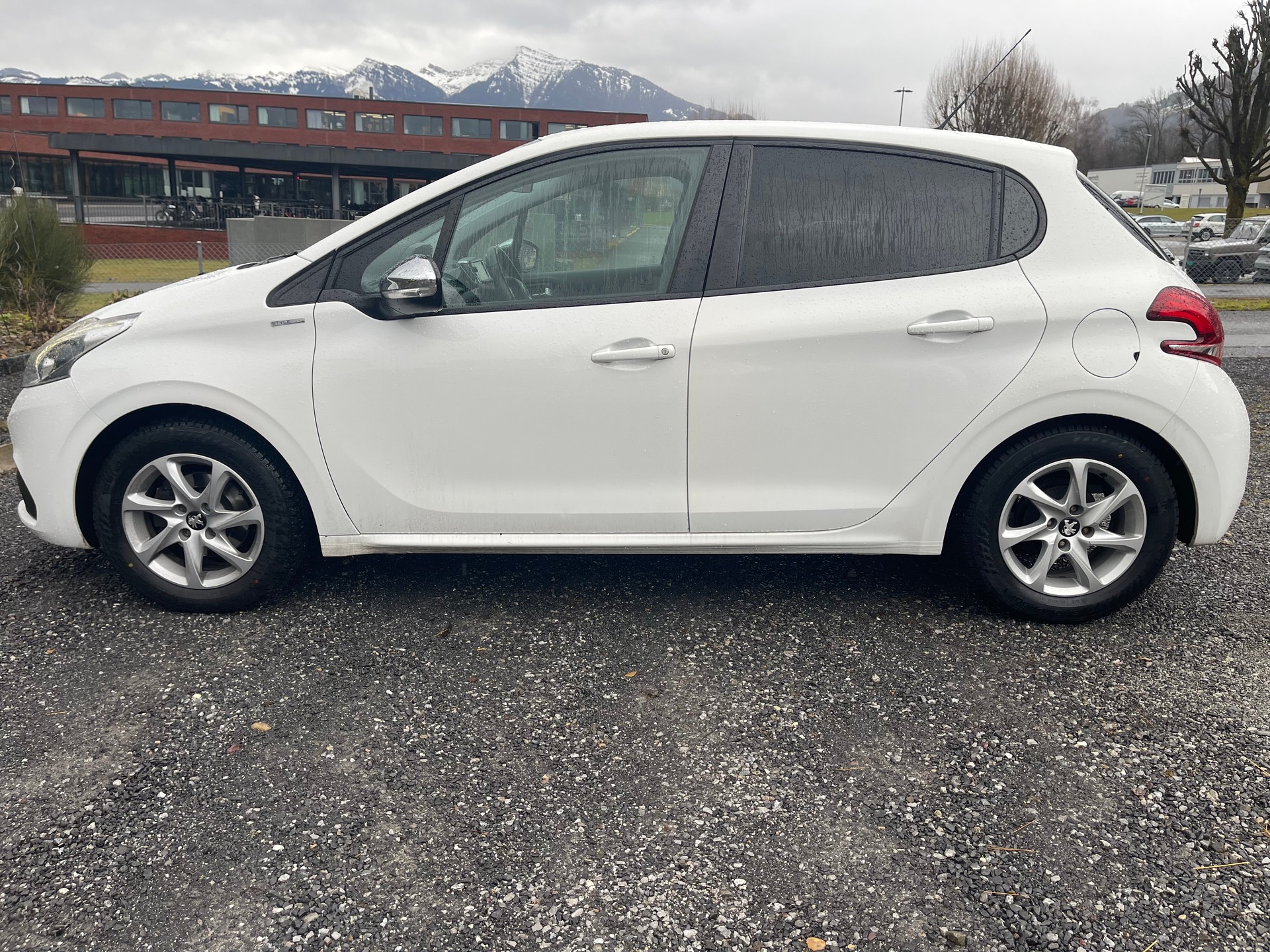 PEUGEOT 208 1.2 PureTech Active-image-2