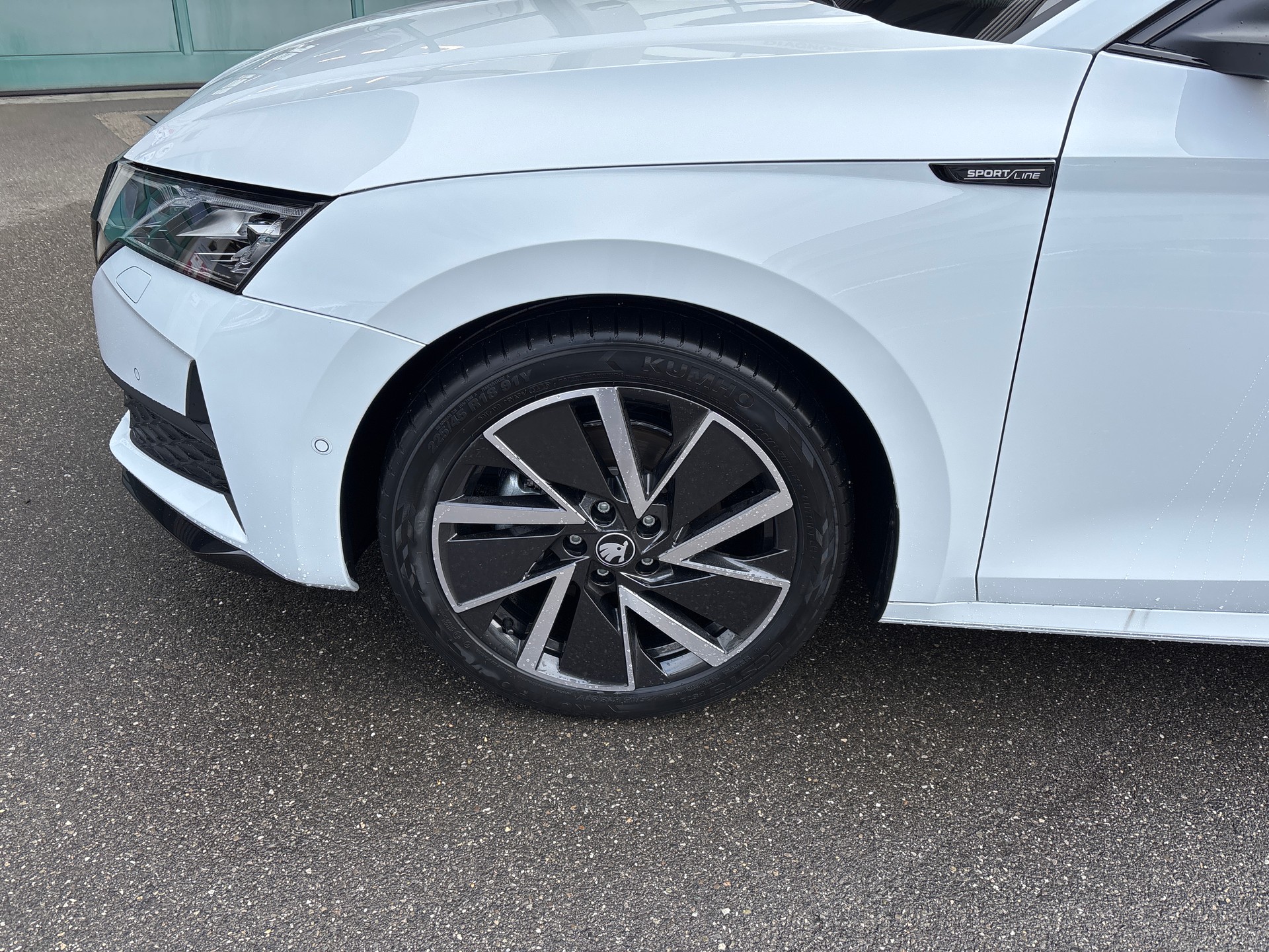 SKODA Octavia Combi 2.0 TSI DSG Dynamic 4x4-image-17