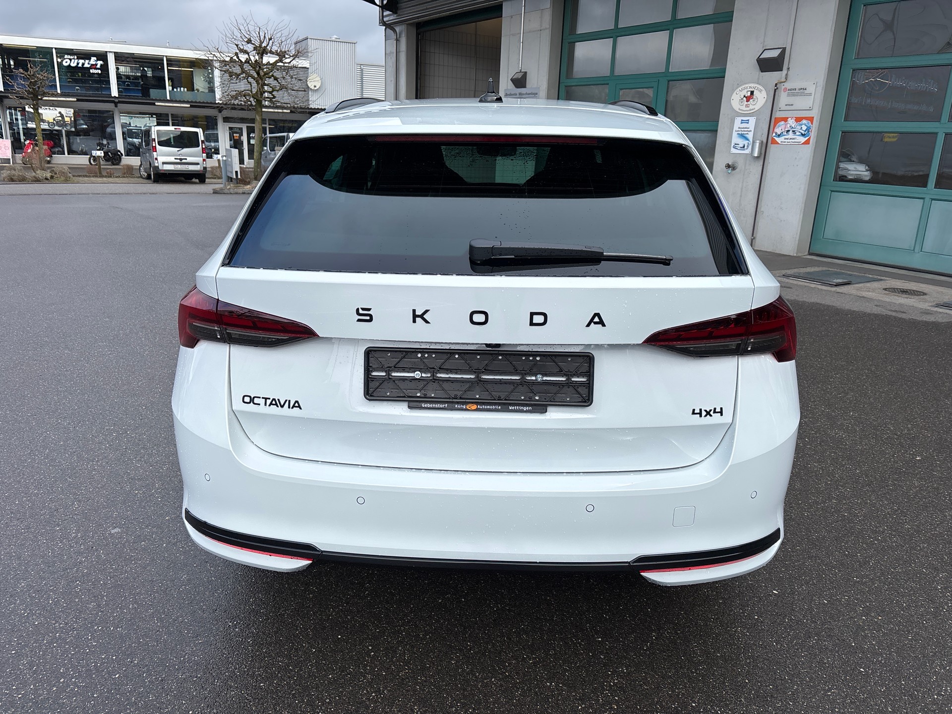 SKODA Octavia Combi 2.0 TSI DSG Dynamic 4x4-image-6