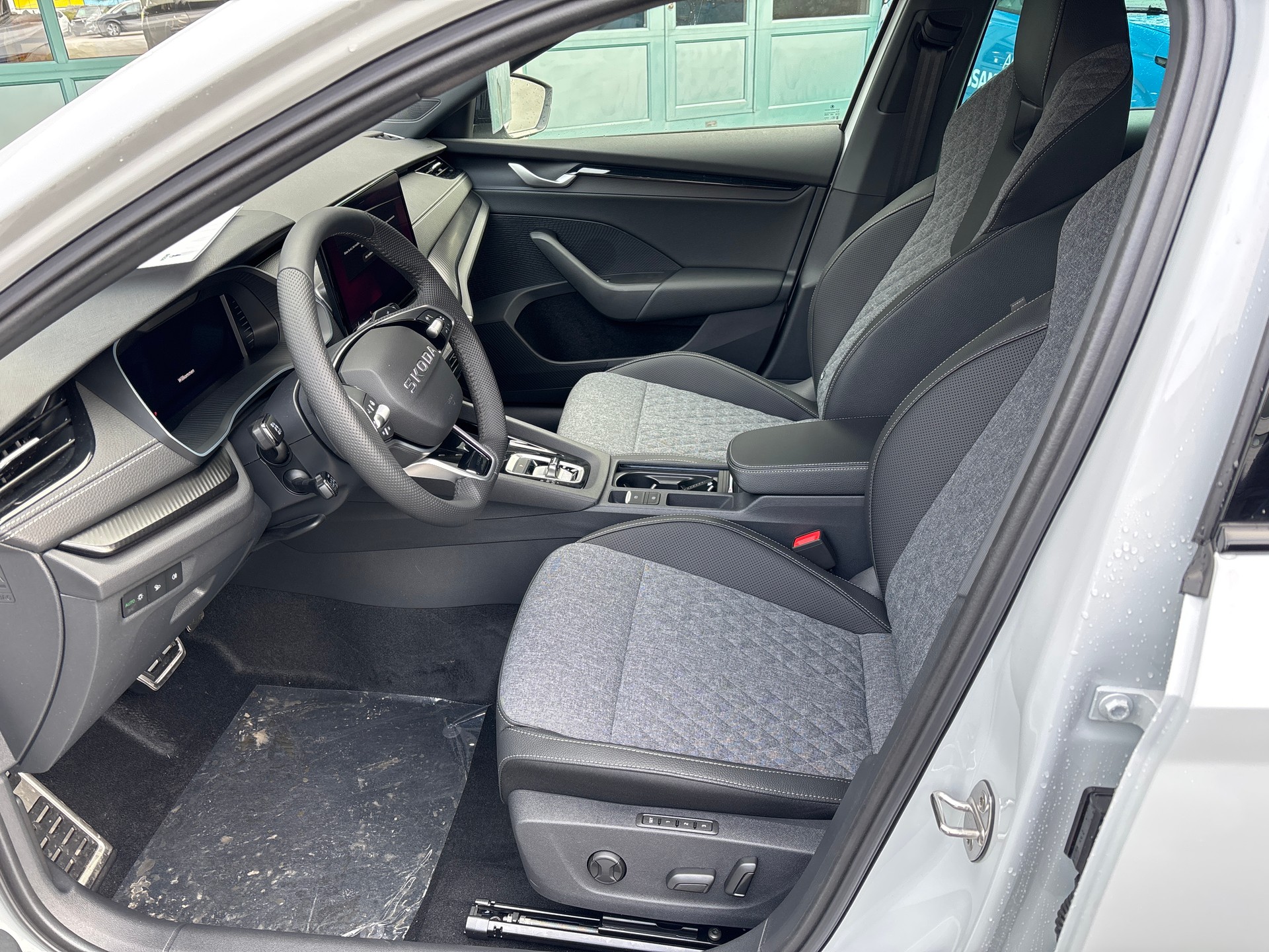 SKODA Octavia Combi 2.0 TSI DSG Dynamic 4x4-image-10