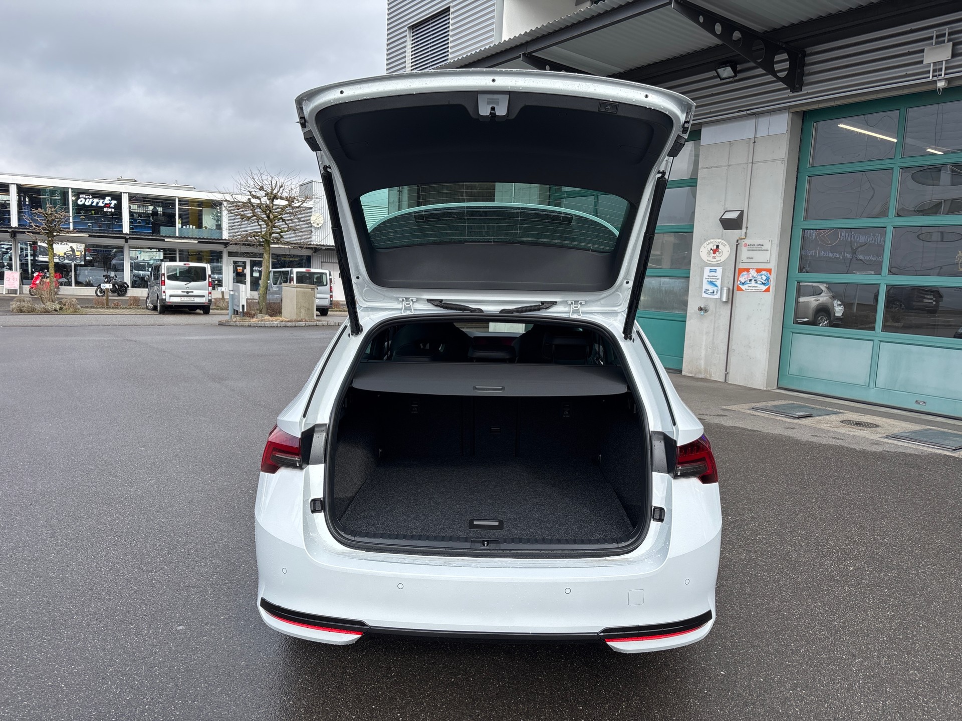 SKODA Octavia Combi 2.0 TSI DSG Dynamic 4x4-image-16