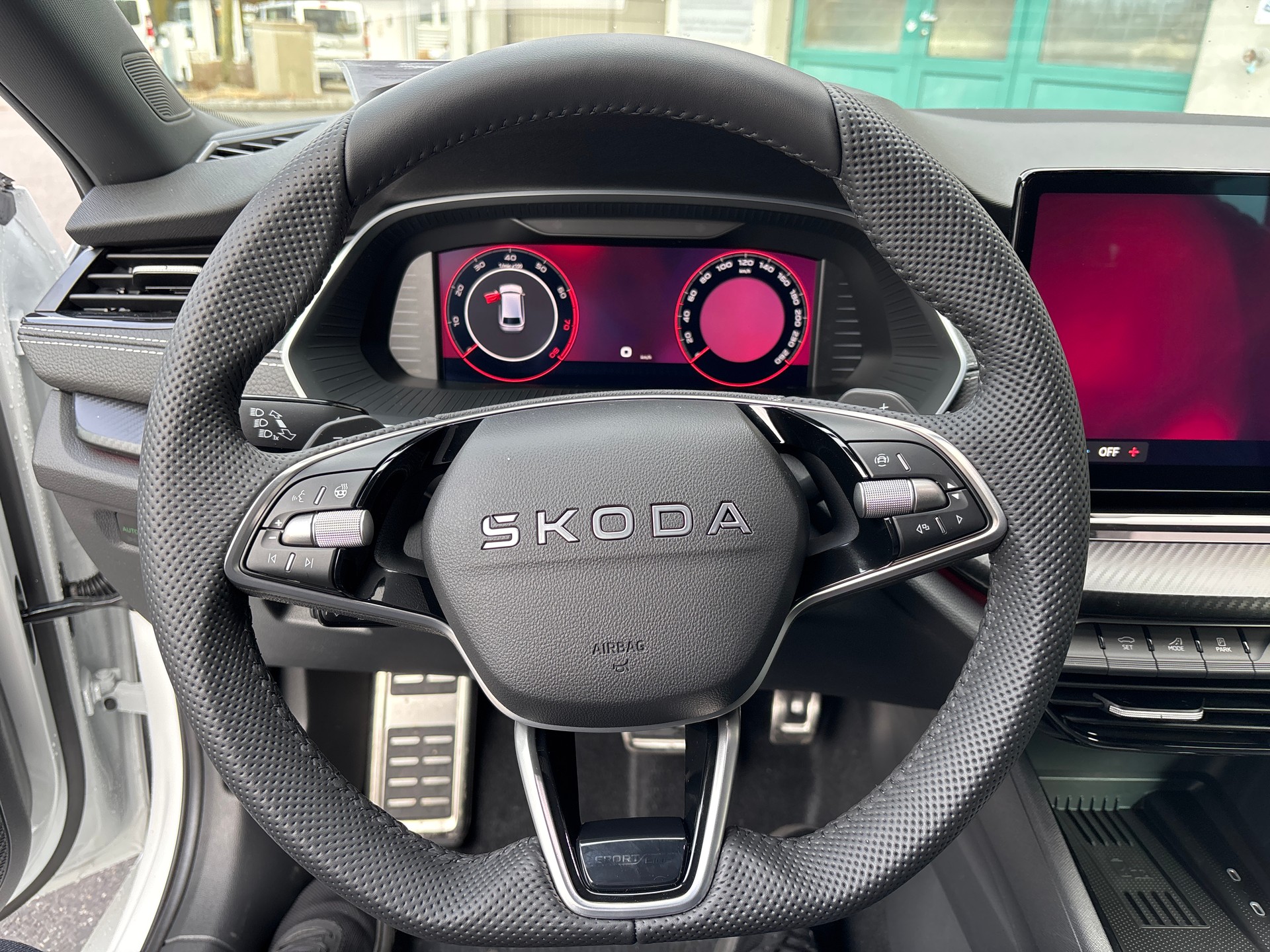 SKODA Octavia Combi 2.0 TSI DSG Dynamic 4x4-image-11