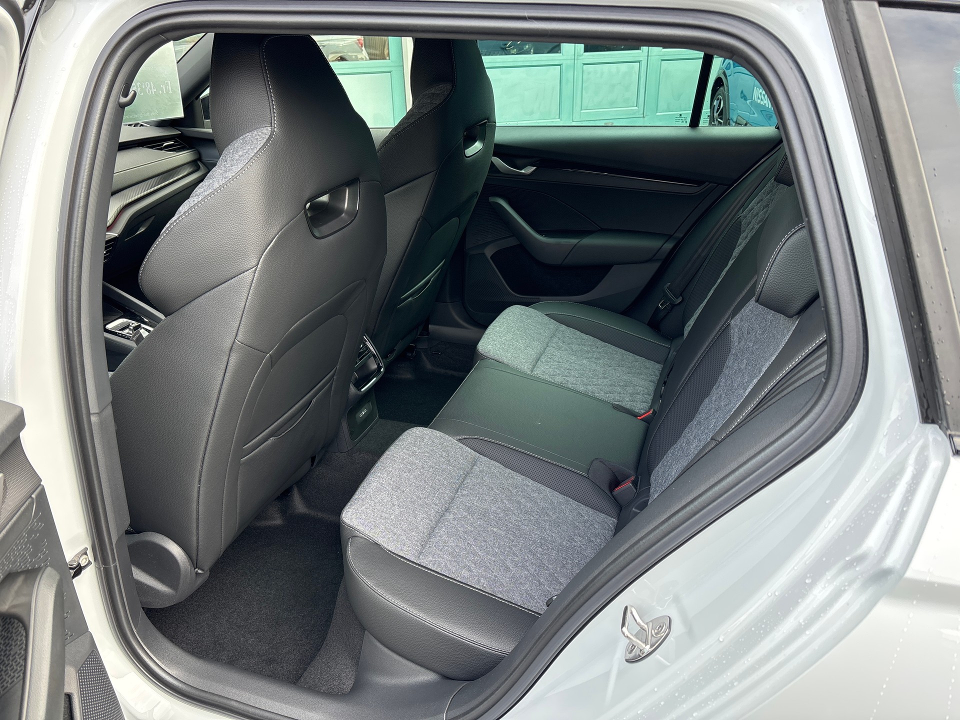 SKODA Octavia Combi 2.0 TSI DSG Dynamic 4x4-image-15