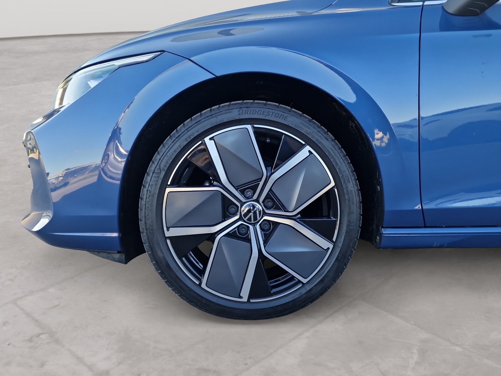 VW Golf Variant 1.5 eTSI mHEV Style DSG Panorama-image-9