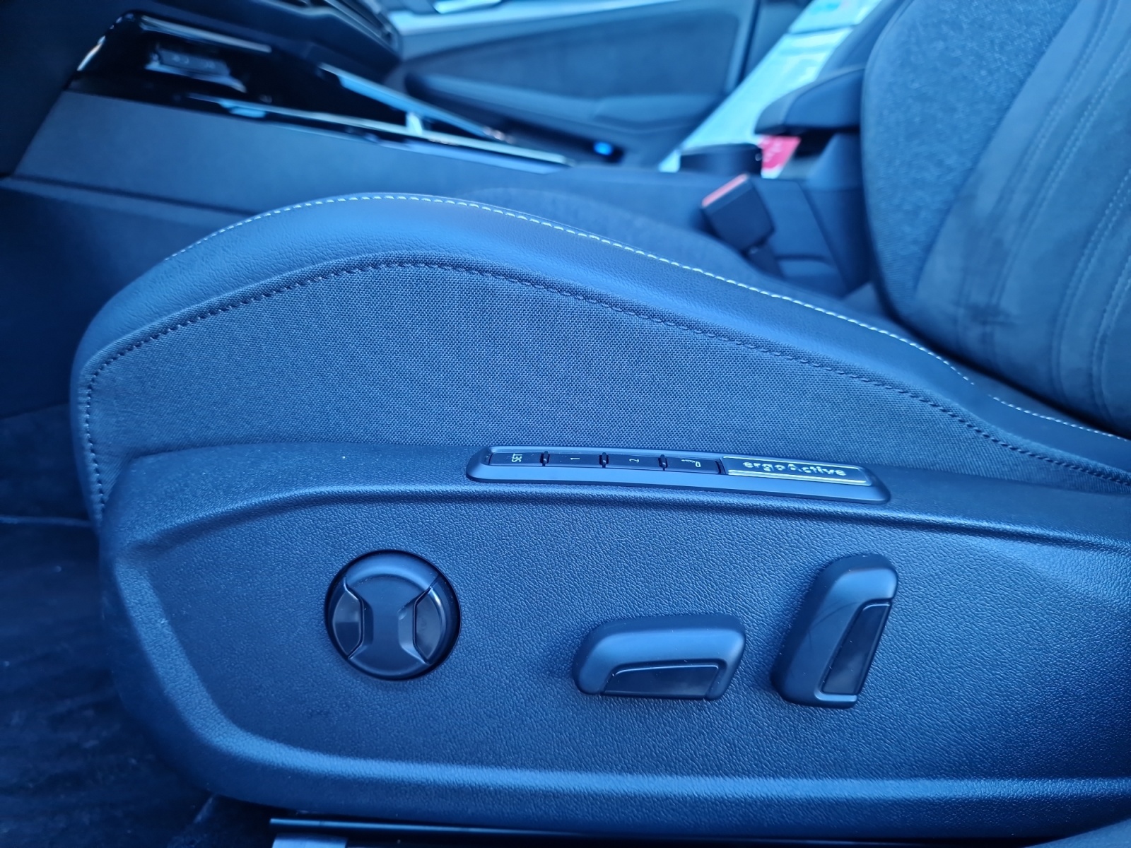 VW Golf Variant 1.5 eTSI mHEV Style DSG Panorama-image-12