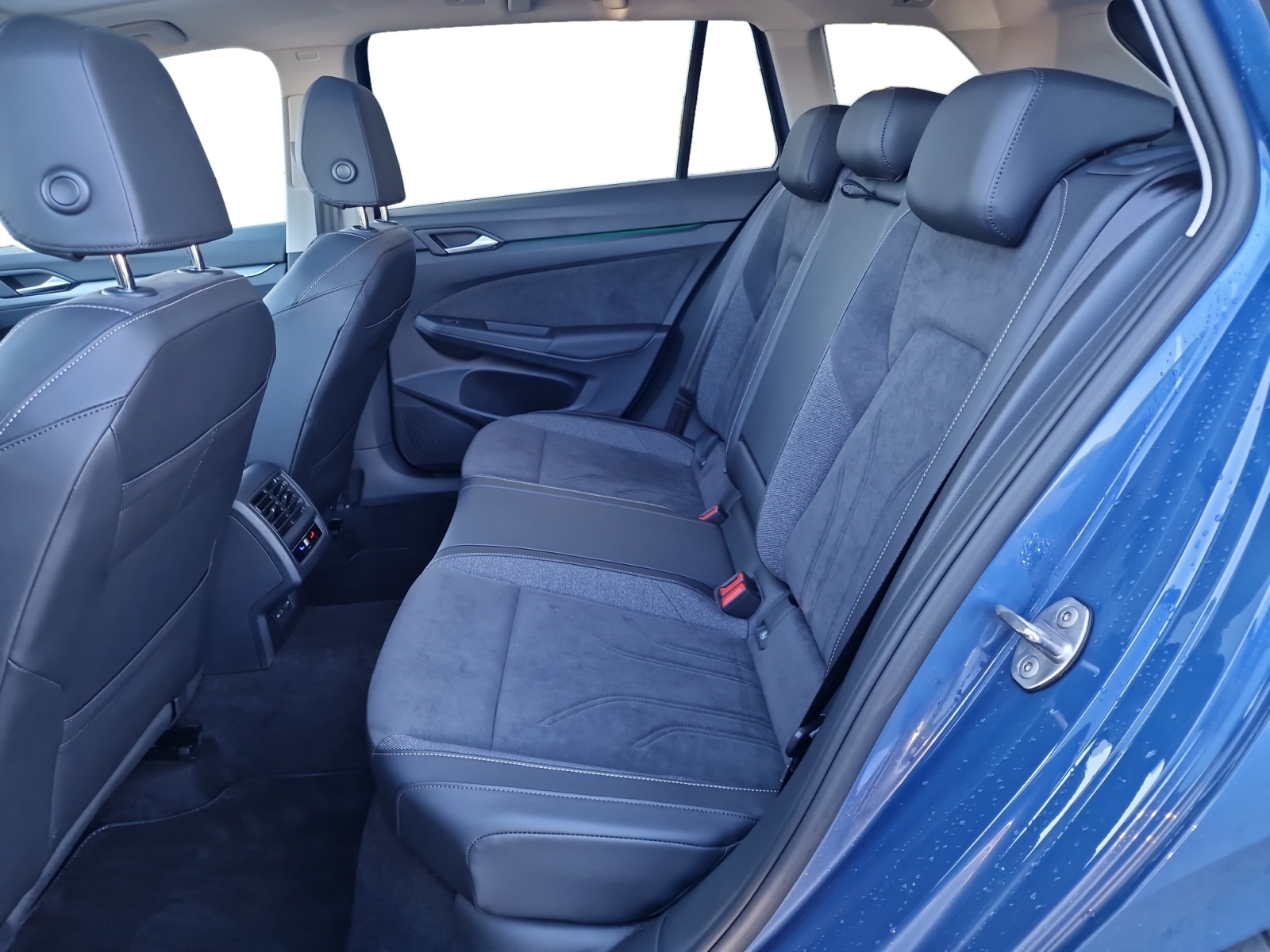VW Golf Variant 1.5 eTSI mHEV Style DSG Panorama-image-24