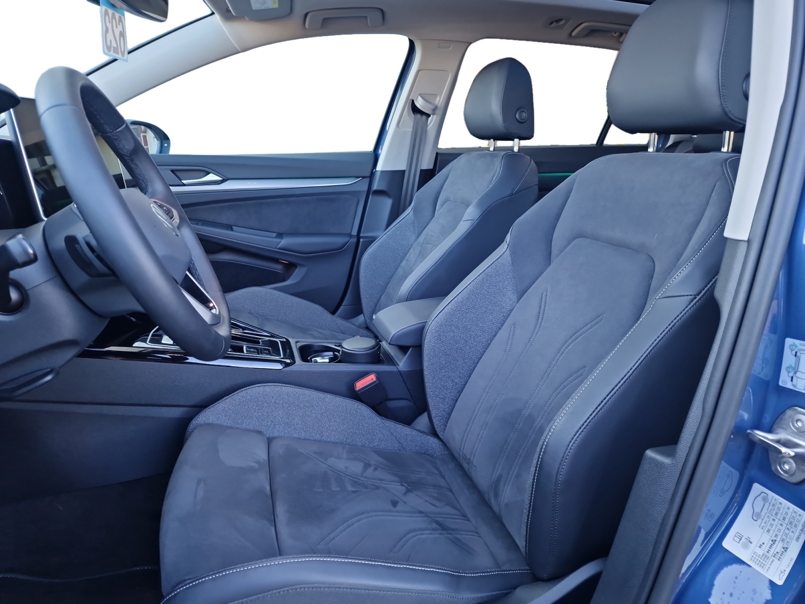 VW Golf Variant 1.5 eTSI mHEV Style DSG Panorama-image-10