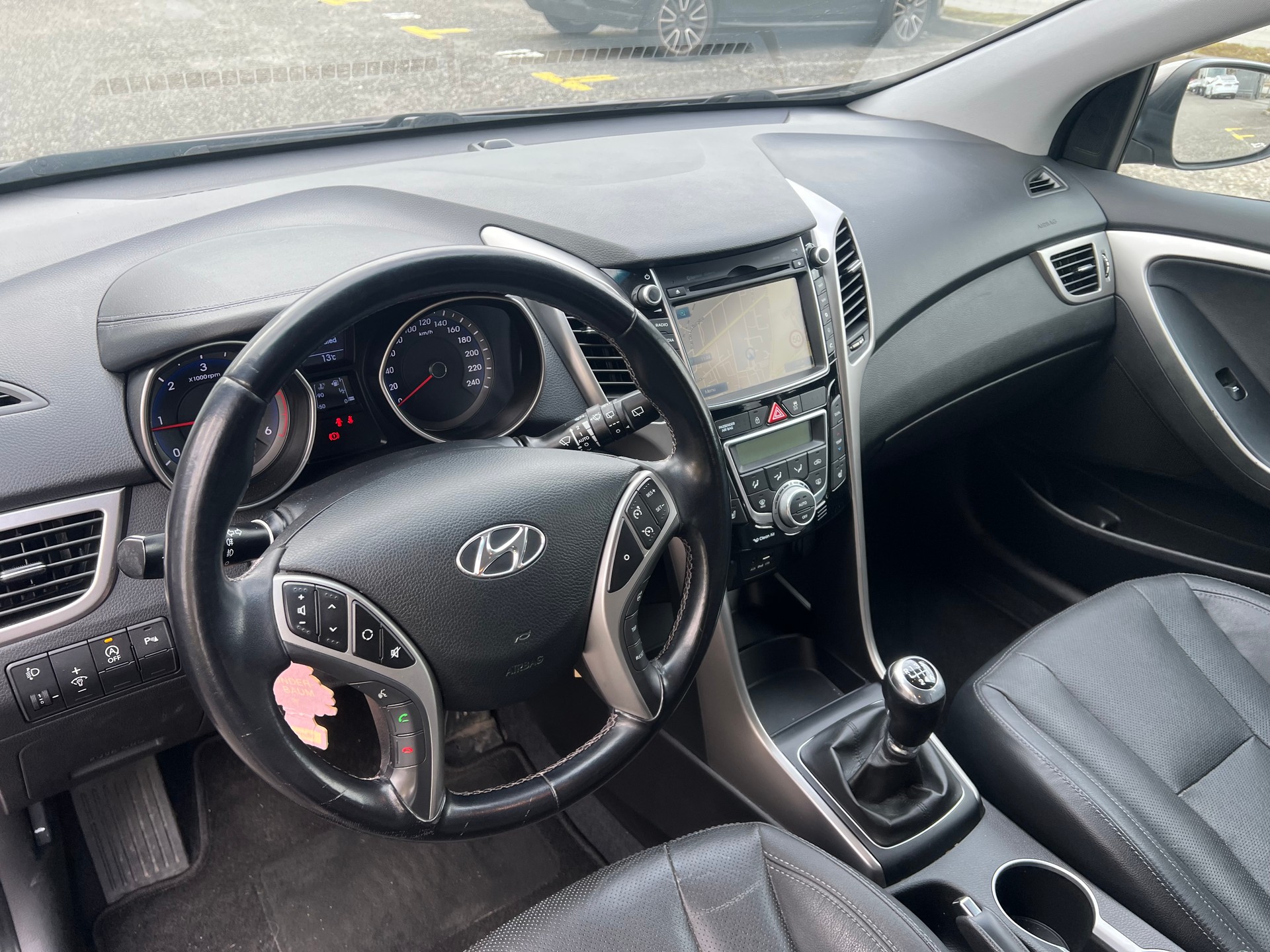HYUNDAI i30 1.6 CRDI Vertex-image-10