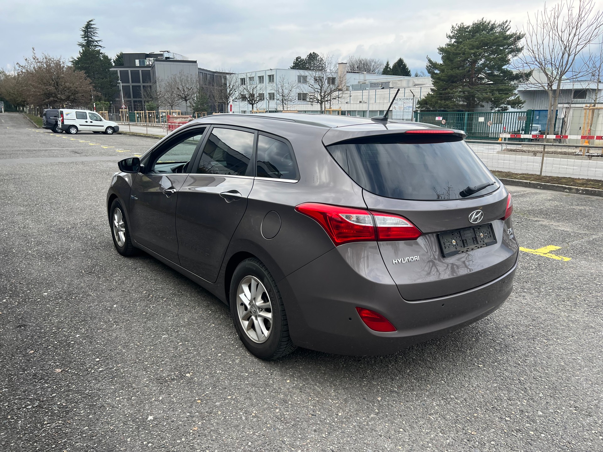 HYUNDAI i30 1.6 CRDI Vertex-image-6